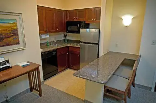 Kitchen or kitchenette, Kitchen/Kitchenette in Hawthorn Suites by Wyndham Williamsville Buffalo Airport