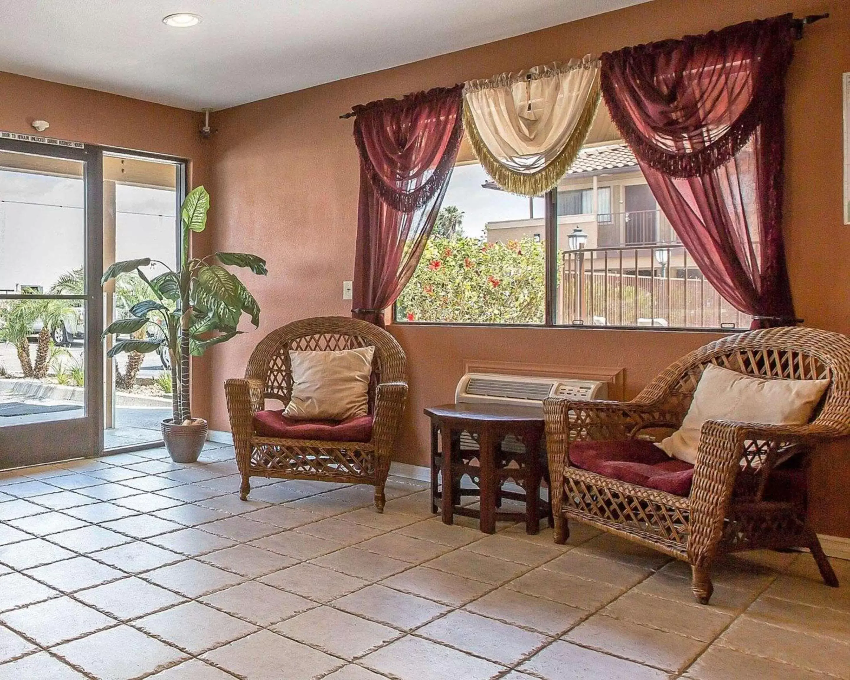 Lobby or reception, Seating Area in Rodeway Inn Santee San Diego East