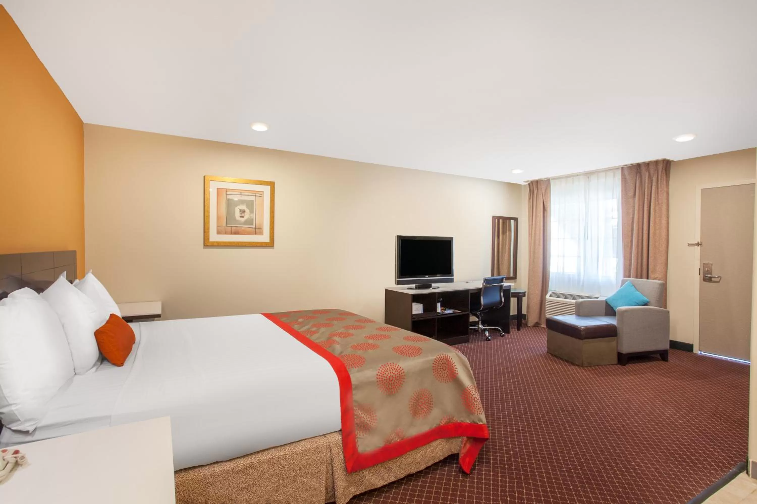 Photo of the whole room, Bed in Ramada by Wyndham Culver City