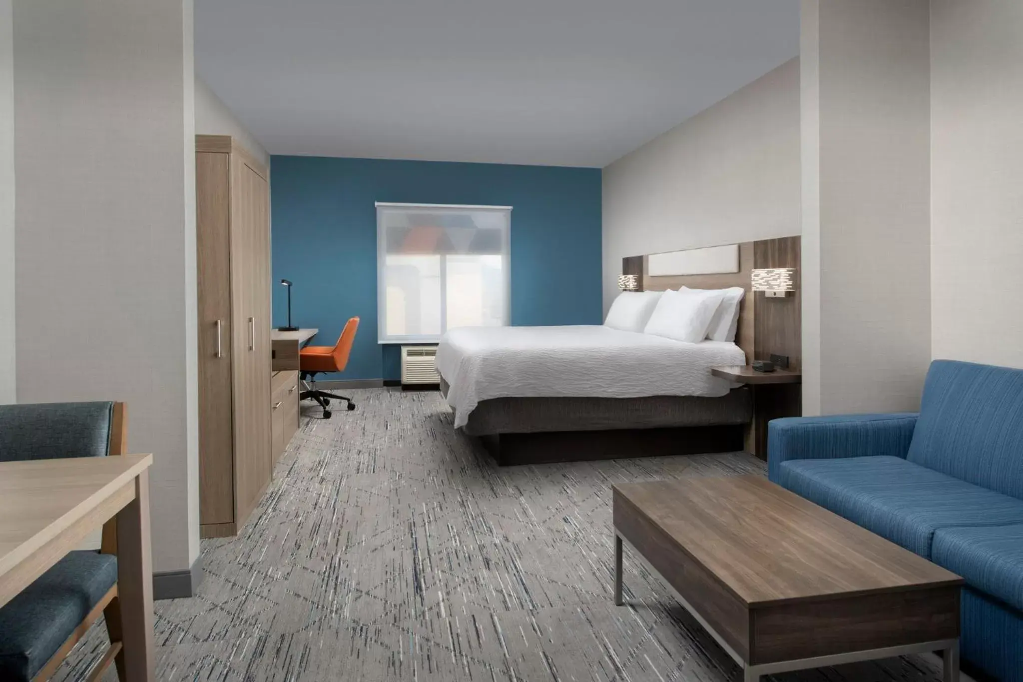 Photo of the whole room in Holiday Inn Express Hotel & Suites Knoxville-Clinton, an IHG Hotel