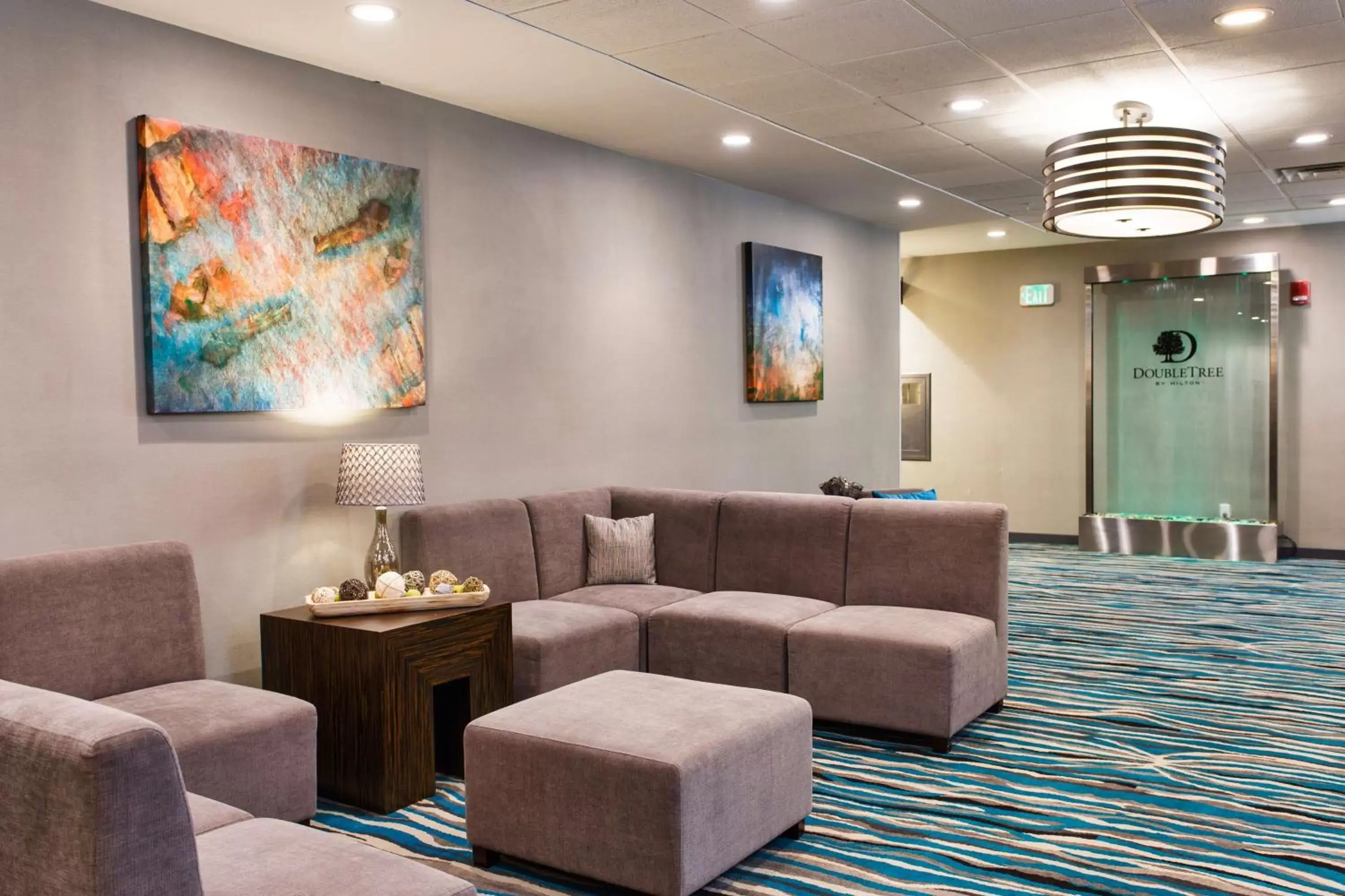 Lobby or reception, Seating Area in DoubleTree by Hilton Neenah