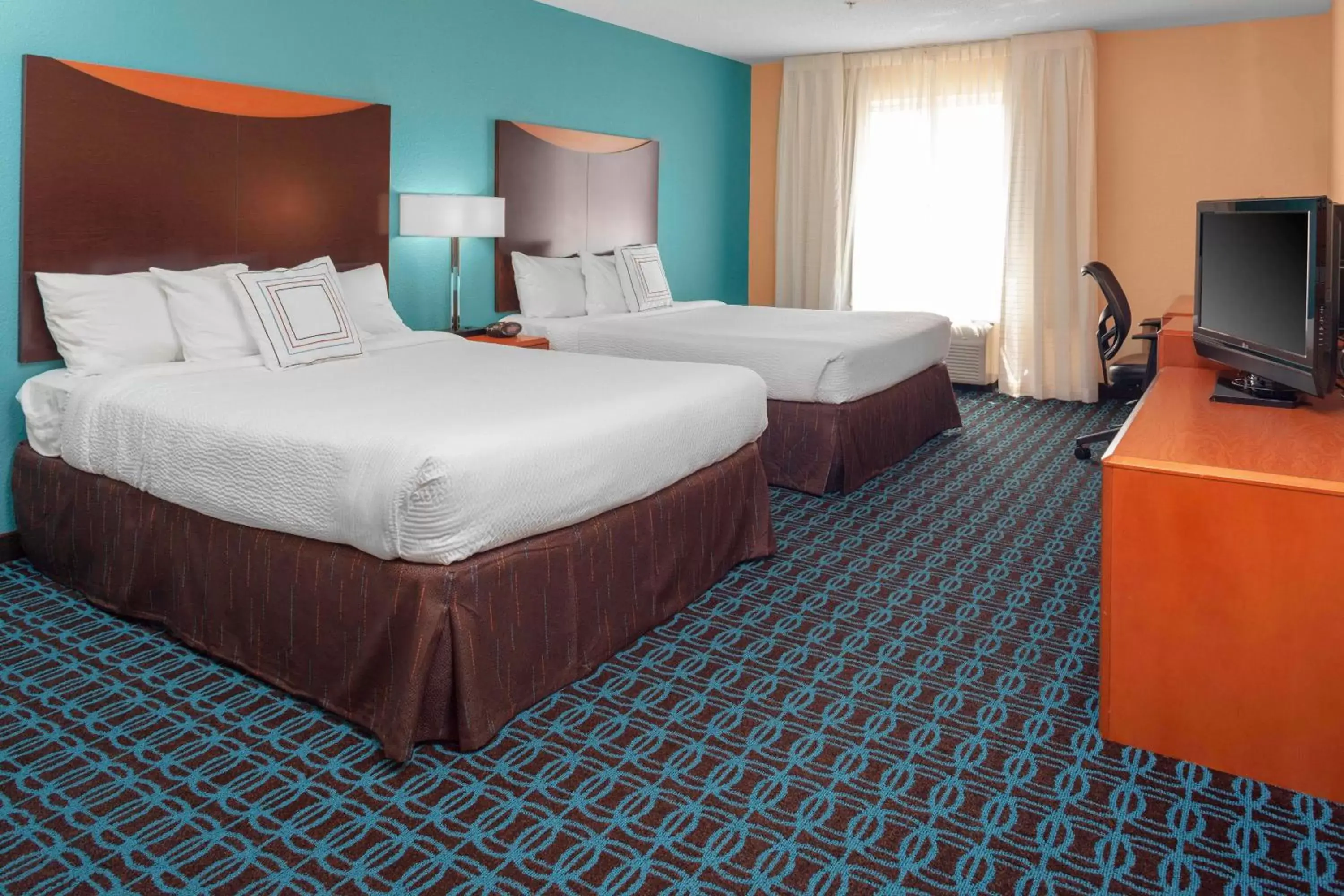 Photo of the whole room, Bed in Fairfield Inn and Suites by Marriott Seymour