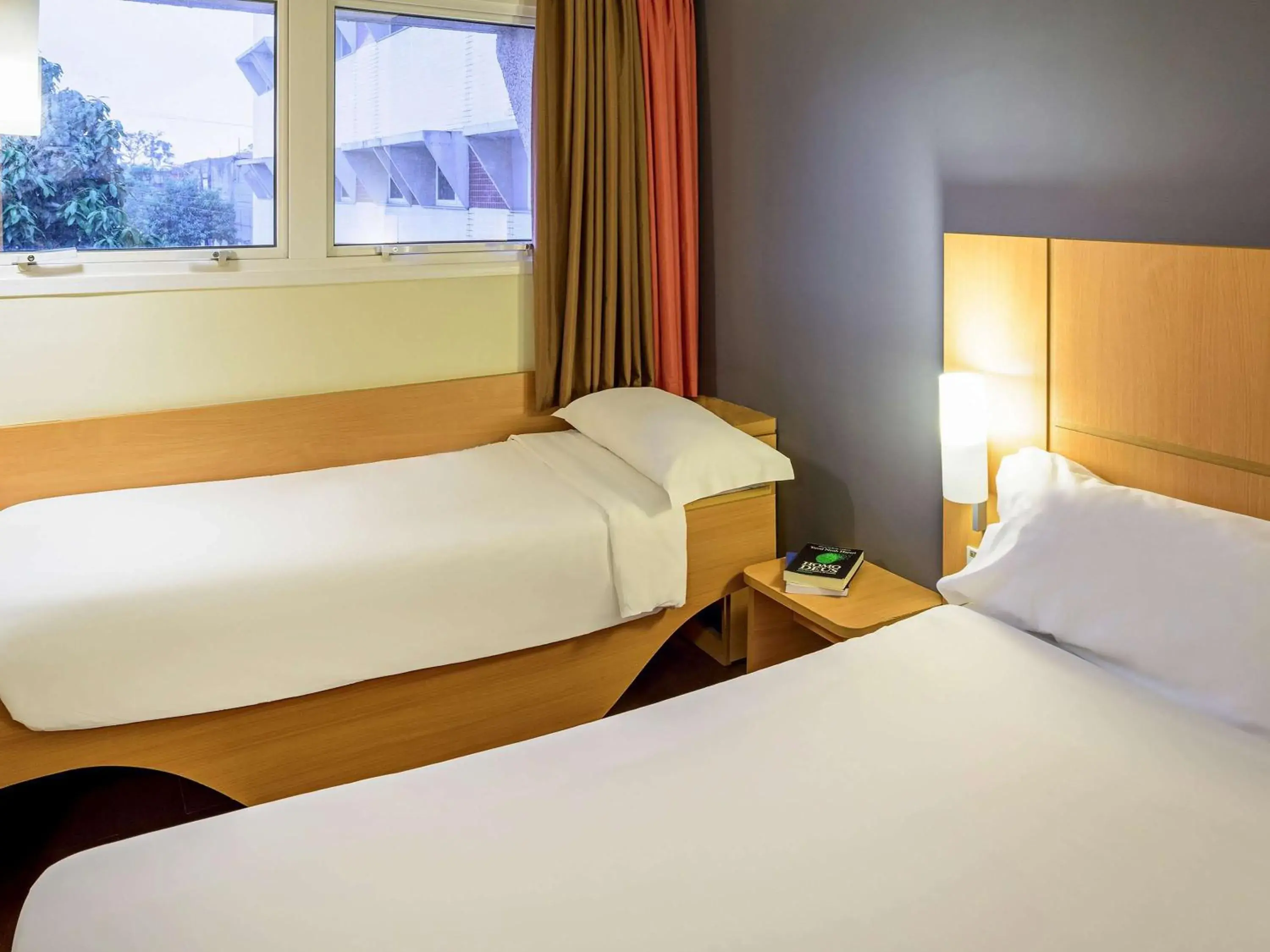 Photo of the whole room, Bed in ibis Belem Aeroporto