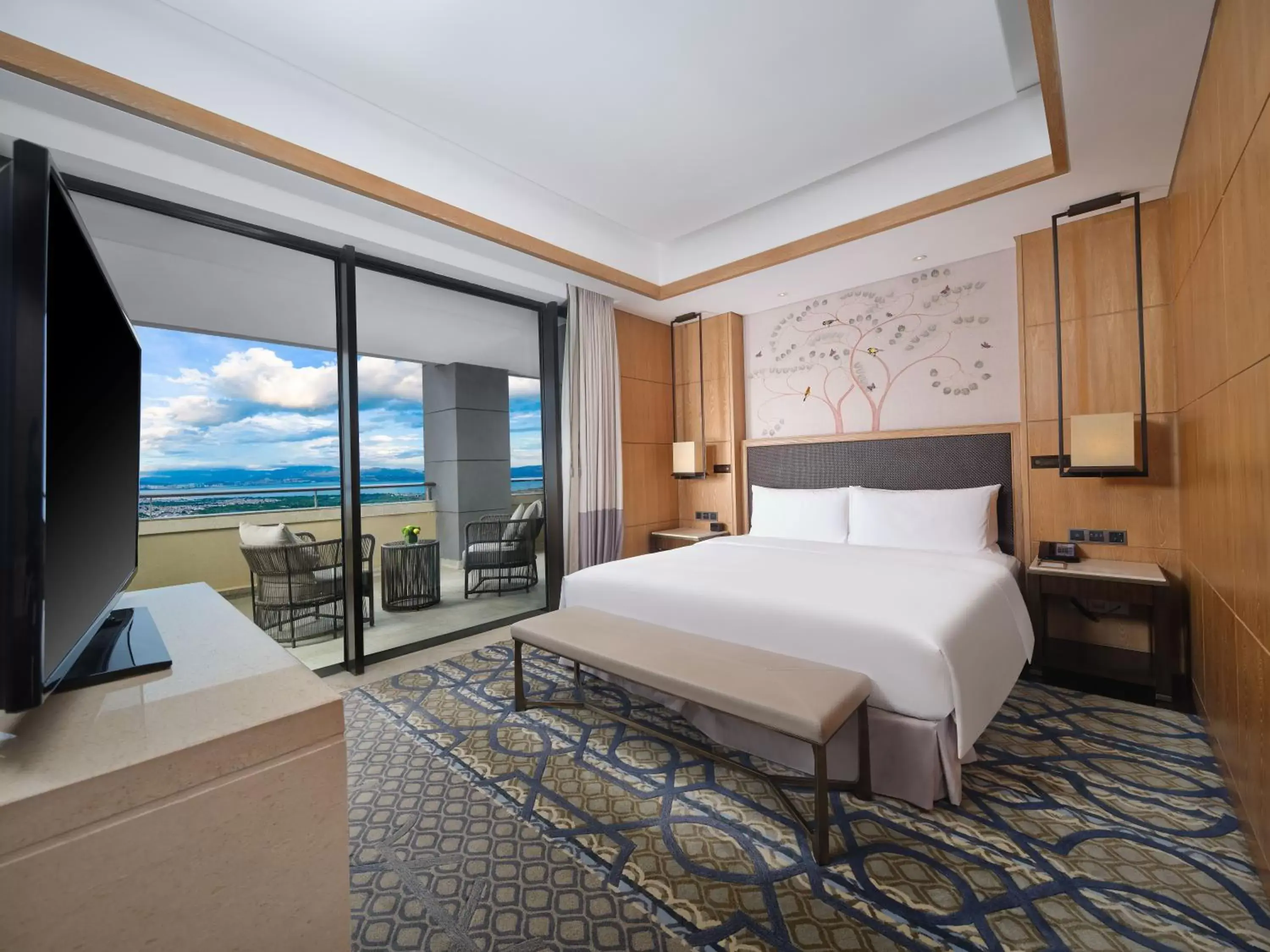 Bedroom, Bed in Hilton Dali Resort & Spa