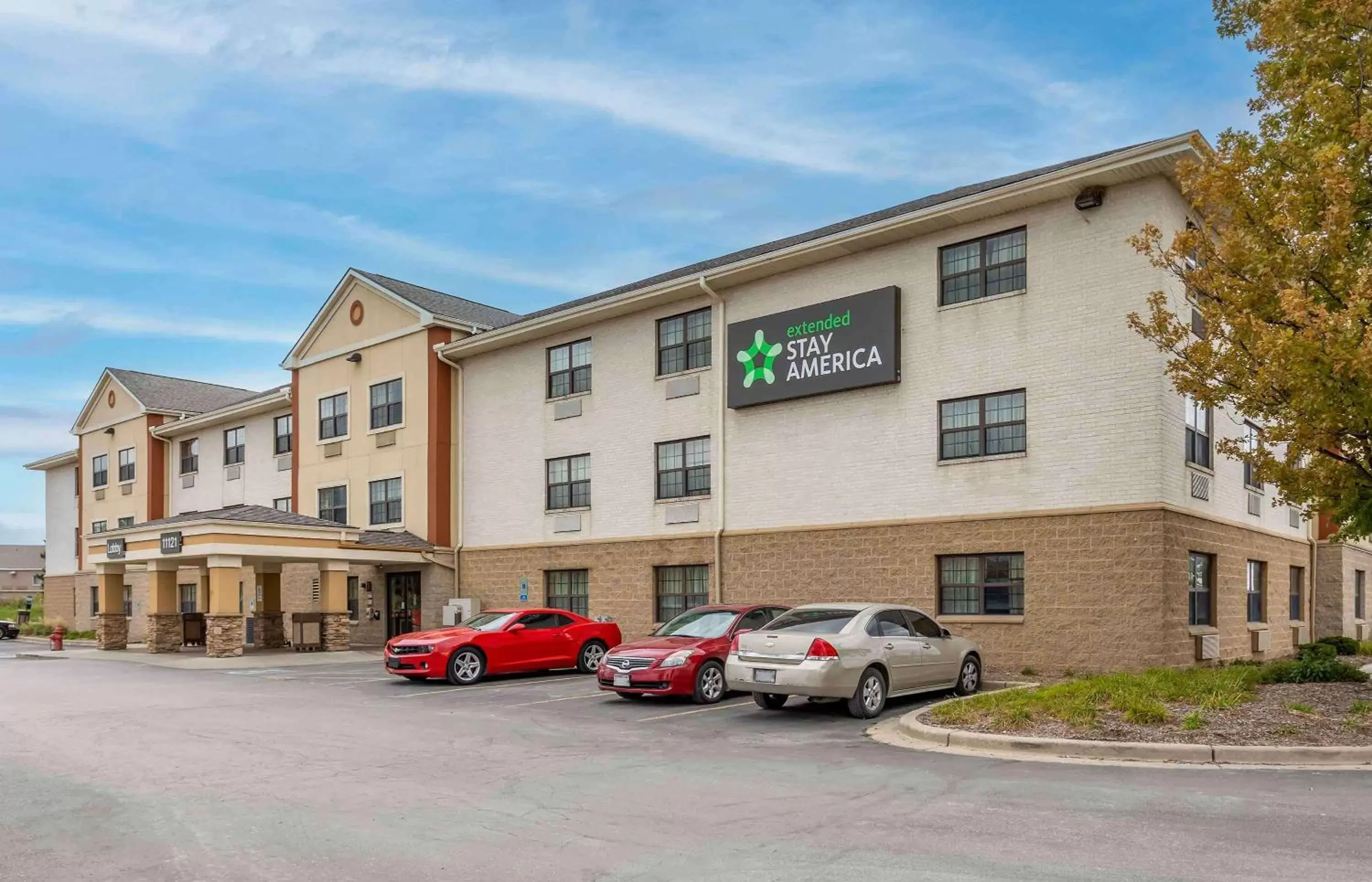Property Building in Extended Stay America Suites - Milwaukee - Wauwatosa