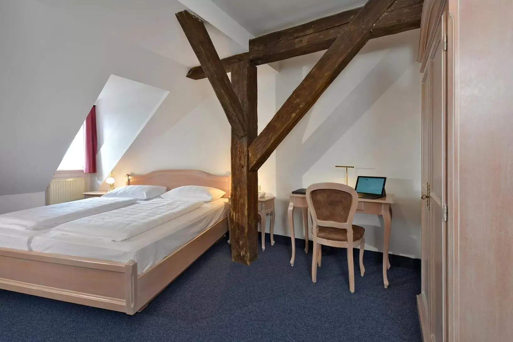 Photo of the whole room, Bed in Hotel Stadt Hameln