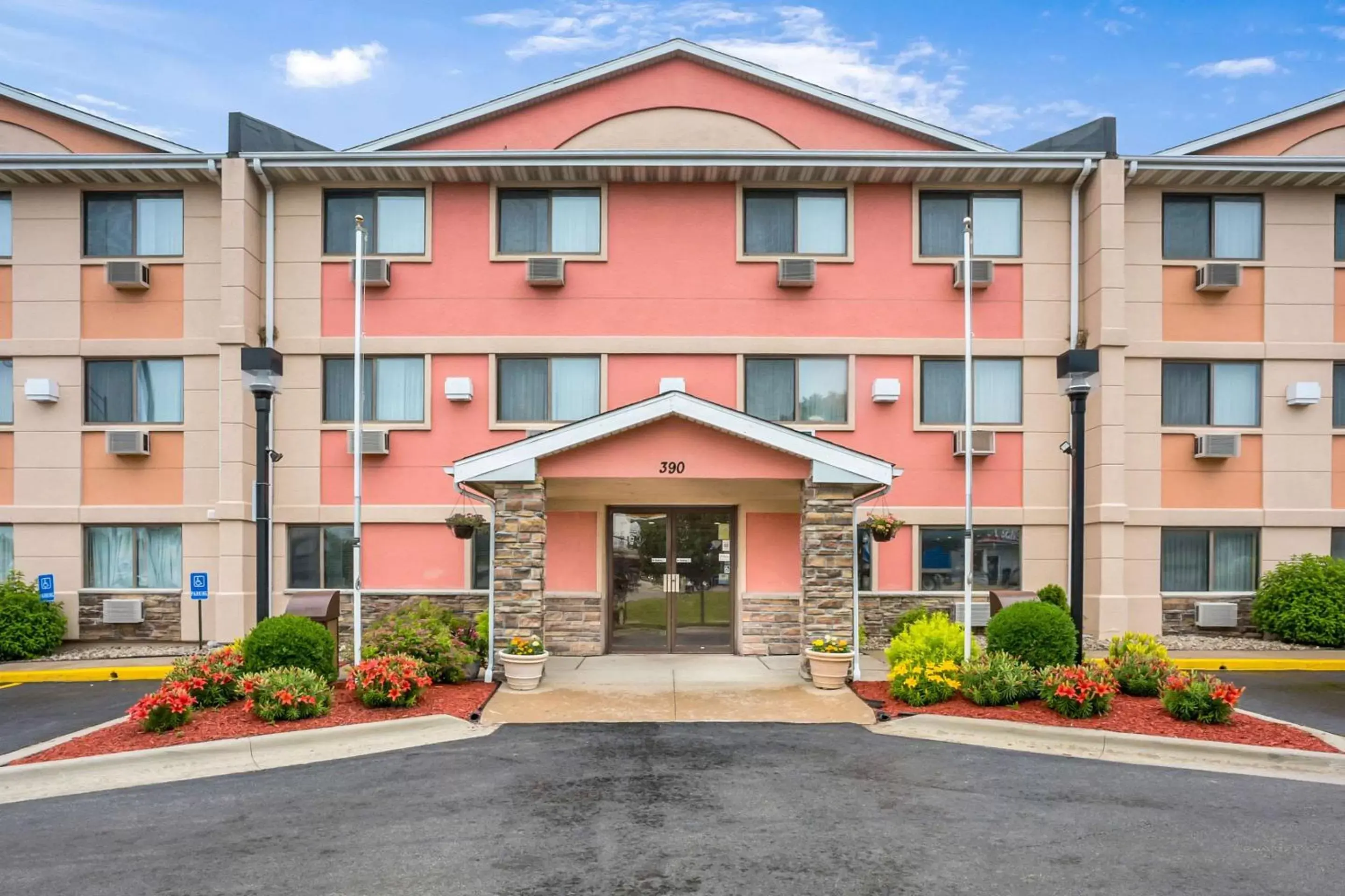 Property building in Quality Inn Cedar Rapids South Property building in Quality Inn Cedar Rapids South