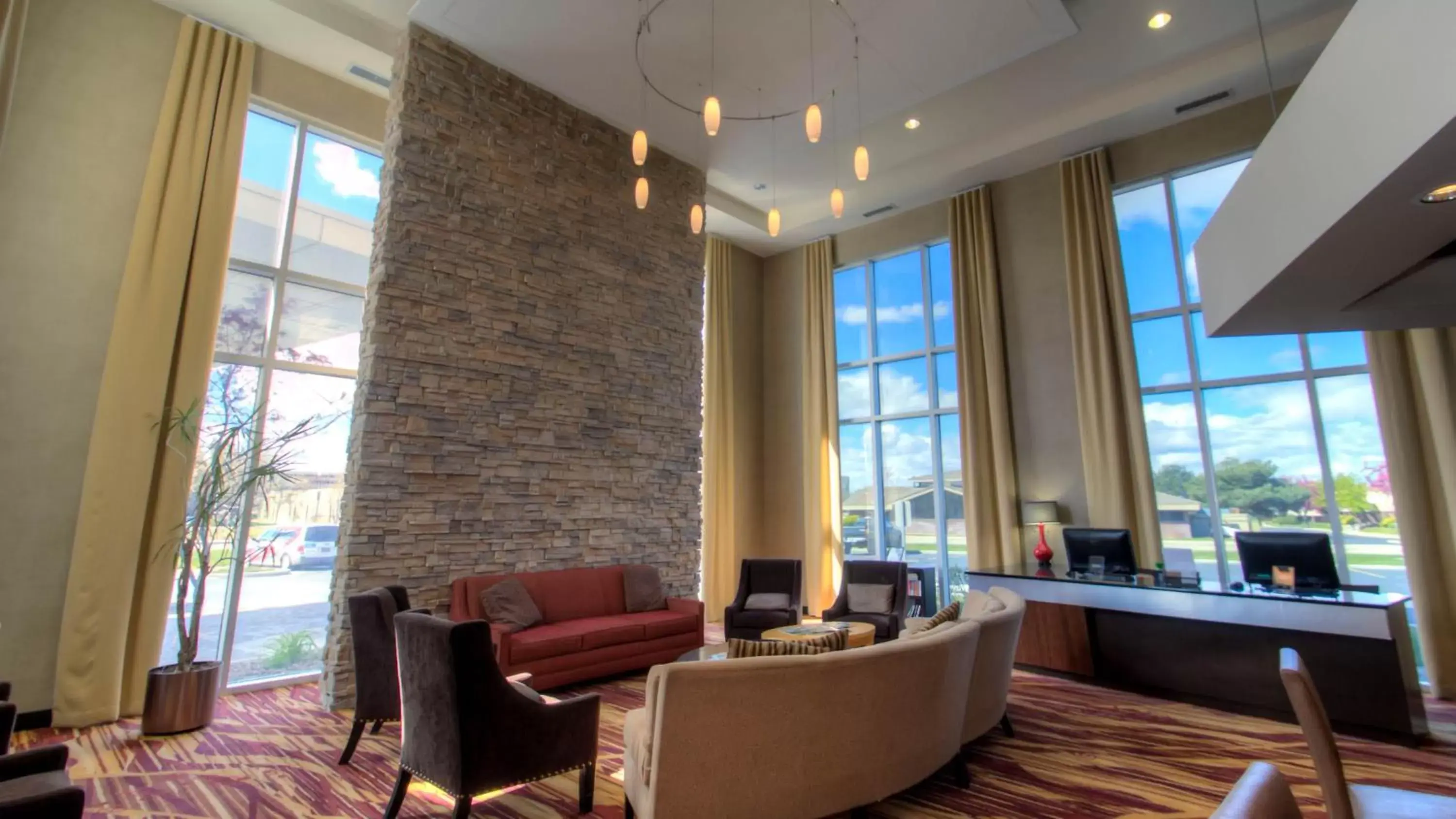 Property building, Seating Area in Holiday Inn Boise Airport, an IHG Hotel
