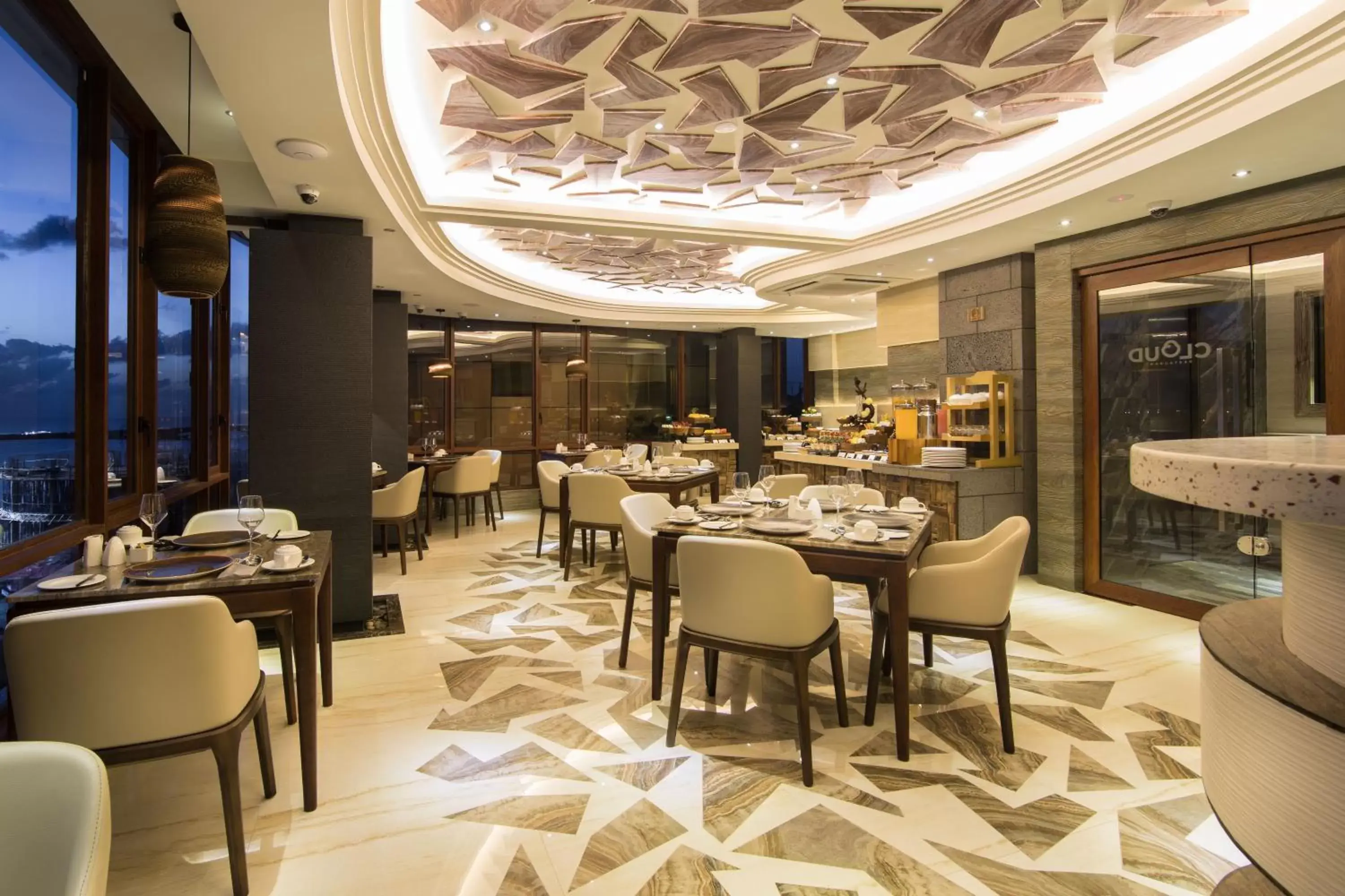 Restaurant/places to eat in Samann Grand Restaurant/places to eat in Samann Grand