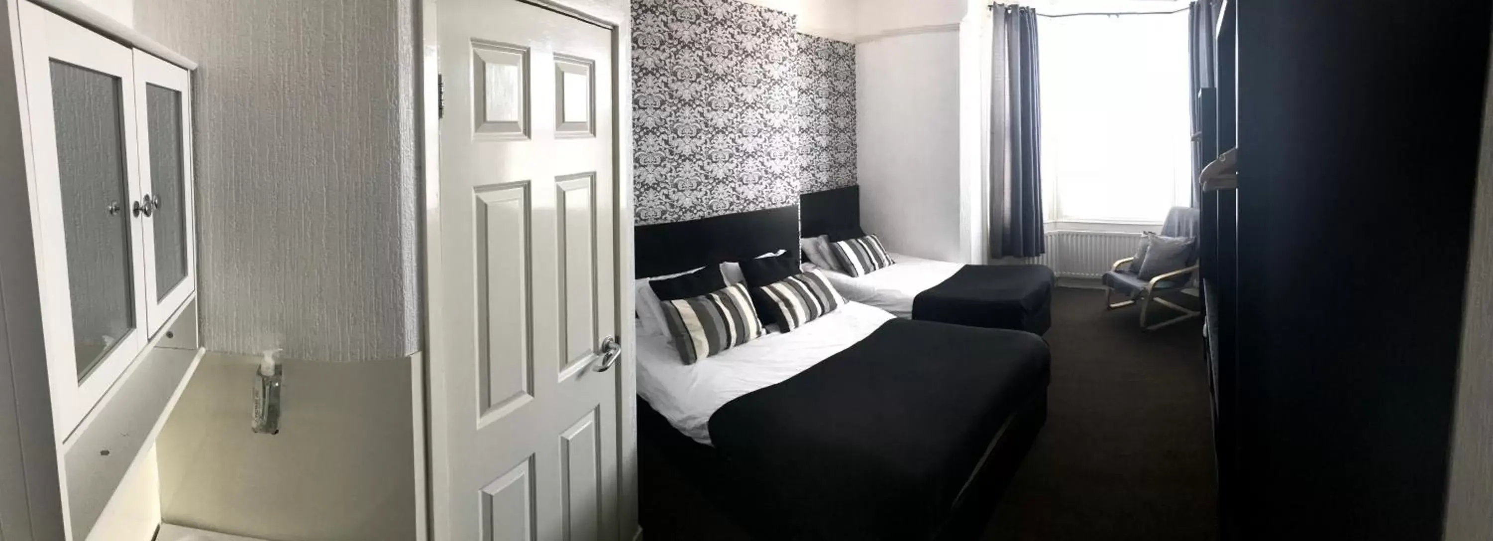 Bedroom, TV/Entertainment Center in The Chedburgh