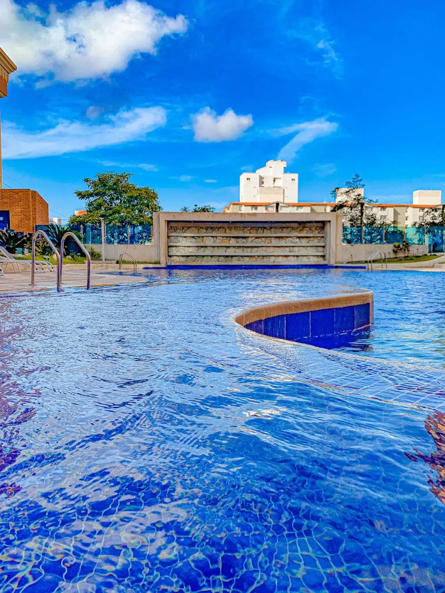 Swimming Pool in Hotel Dann Carlton Barranquilla y Centro de Convenciones