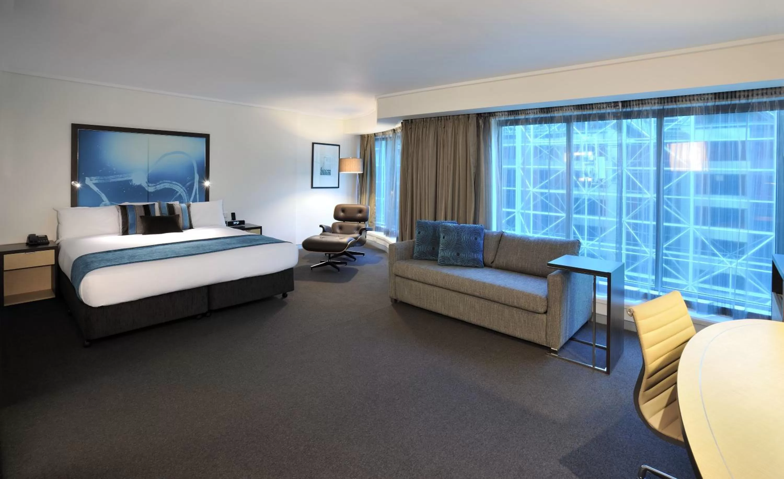 Living room, Bed in Novotel Melbourne On Collins