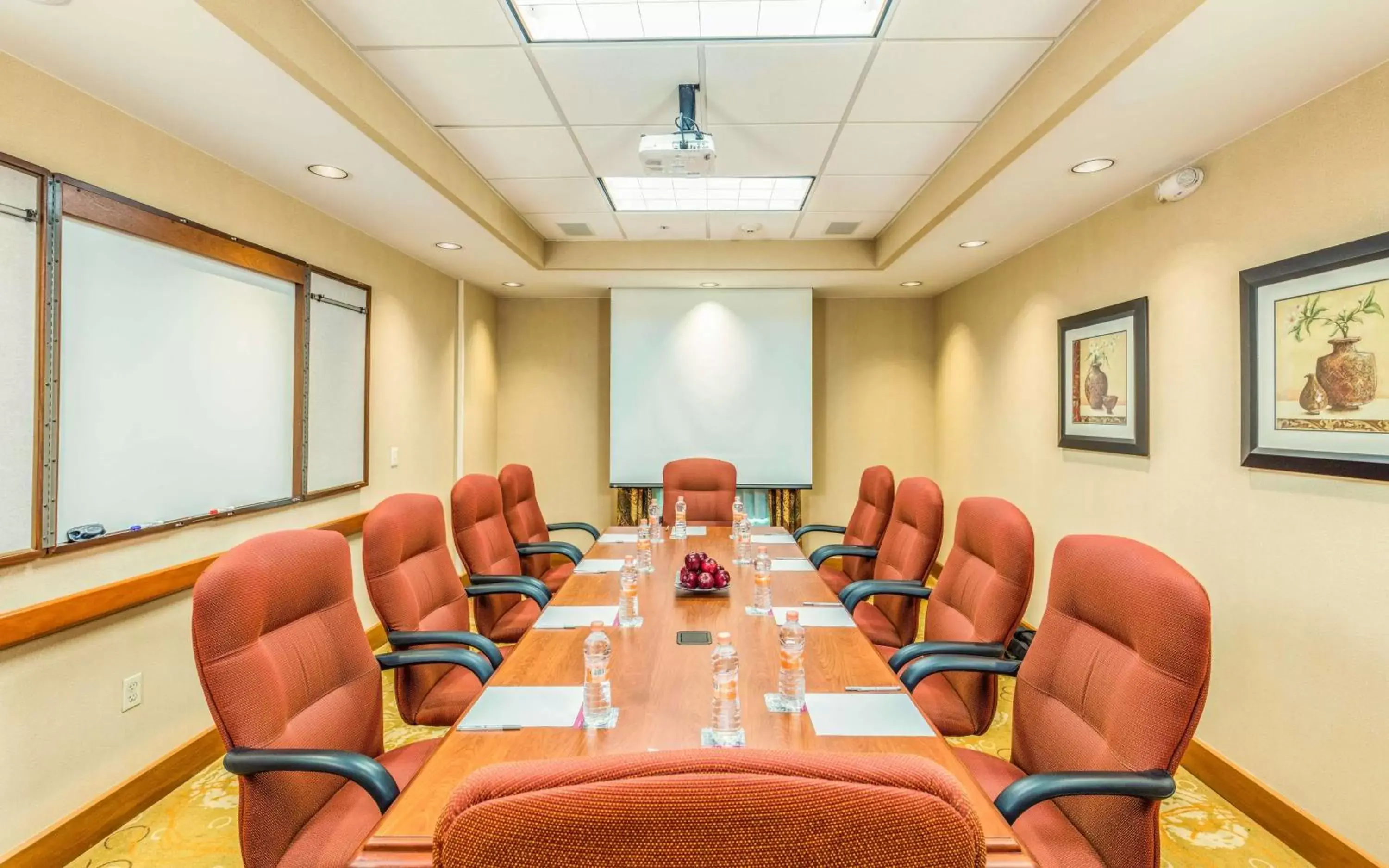 Meeting/conference room in Hampton by Hilton Queretaro Tecnologico