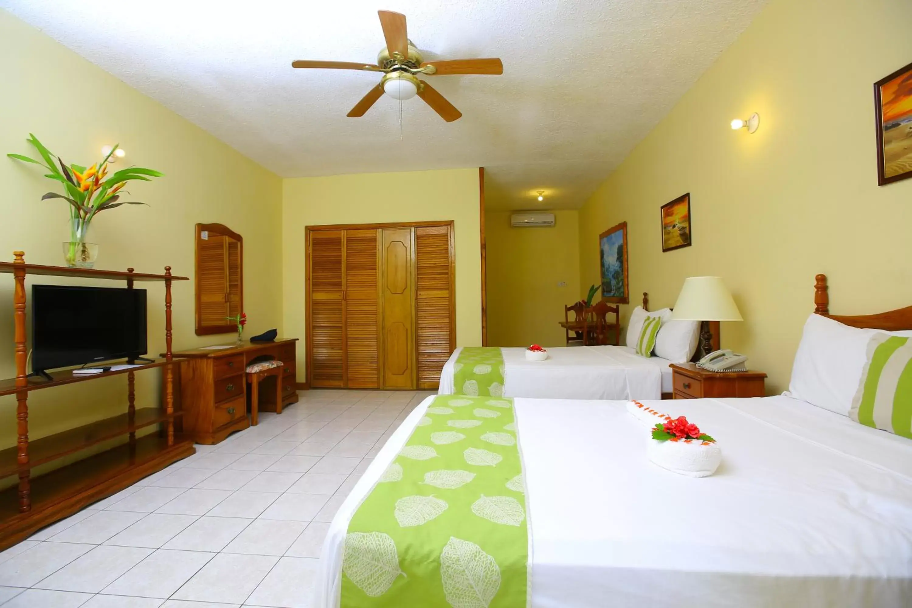 Photo of the whole room, Bed in Merrils Beach Resort II