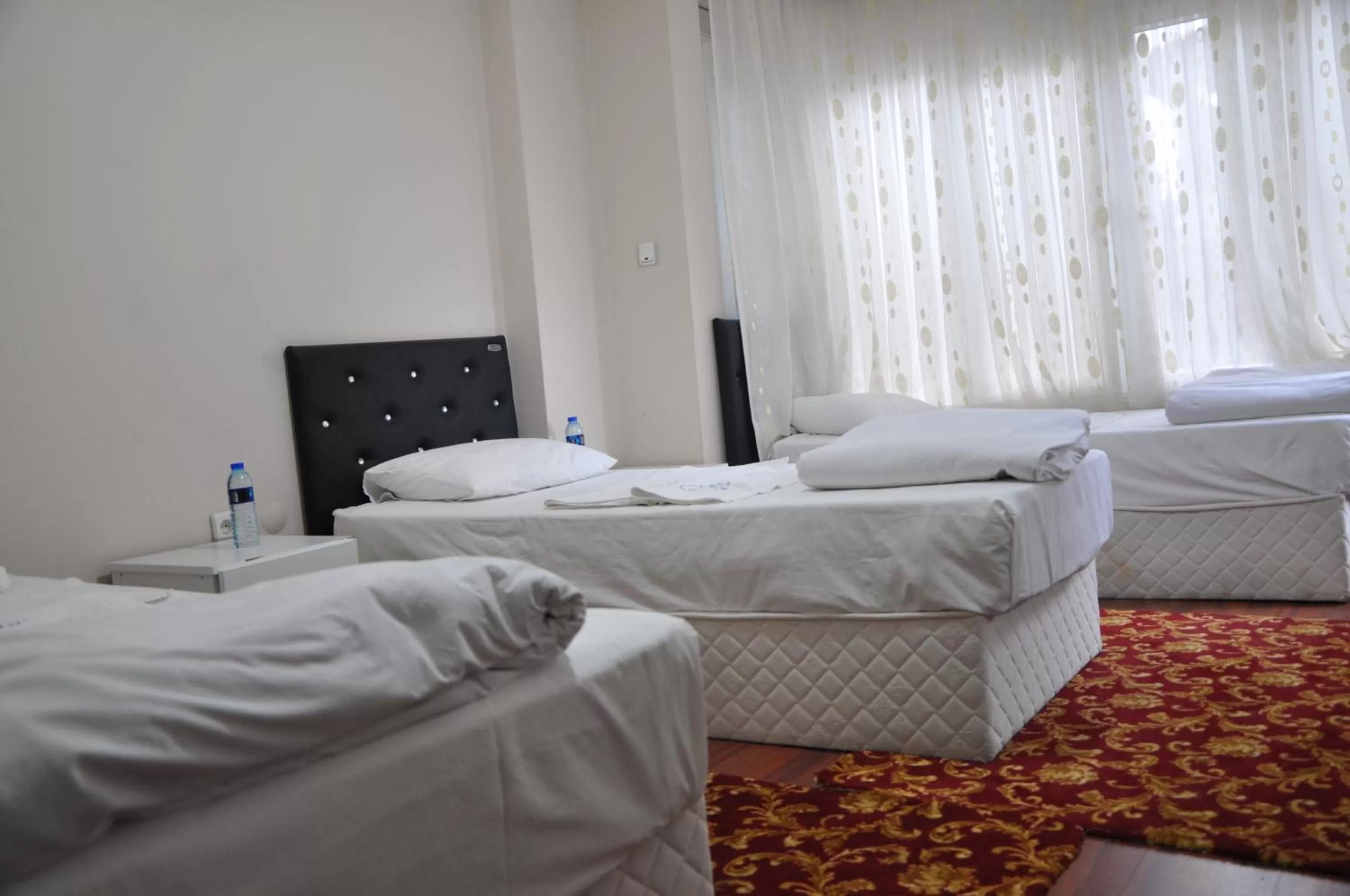 Photo of the whole room, Bed in Sakran Hotel
