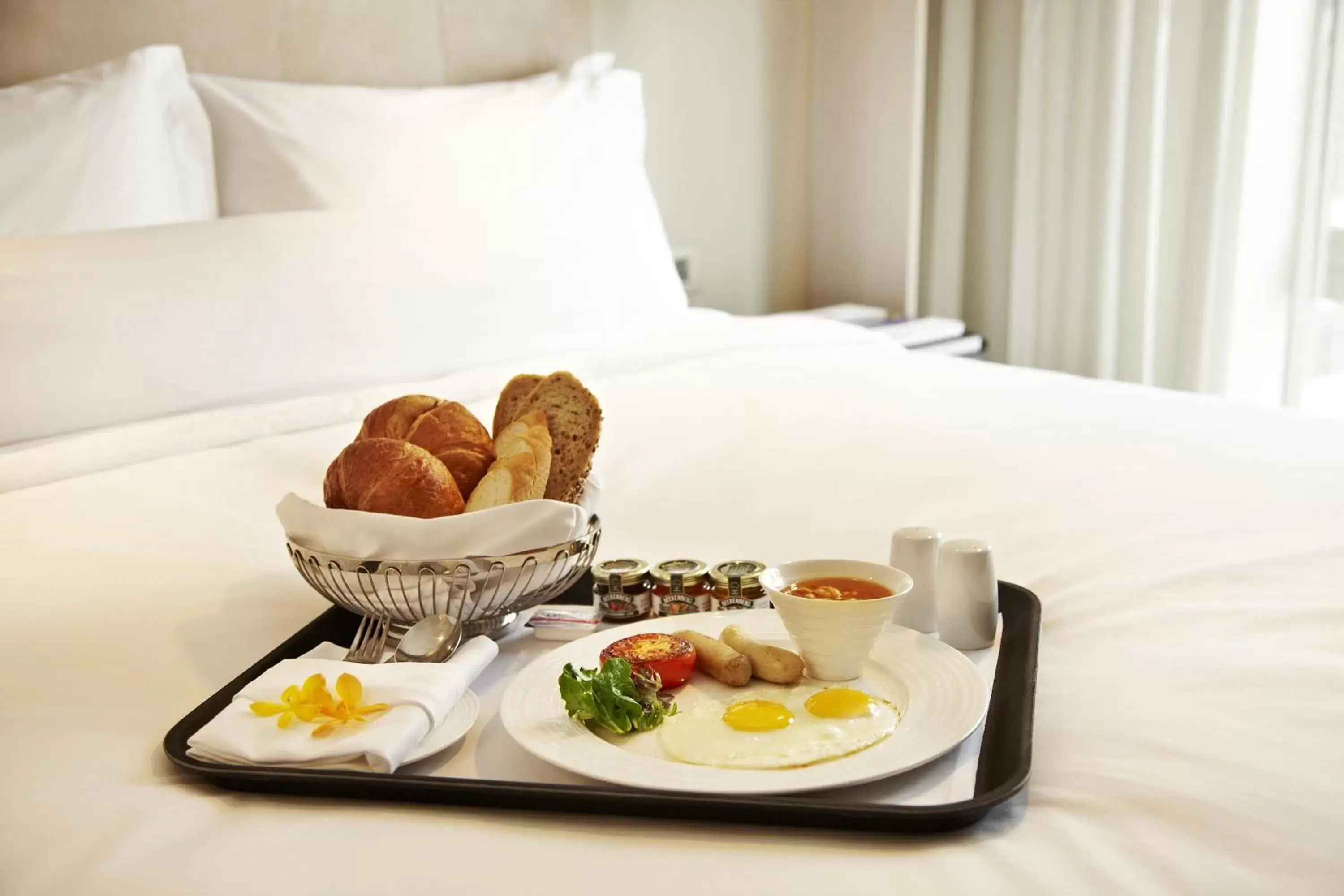 Day, Breakfast in Naumi Hotel