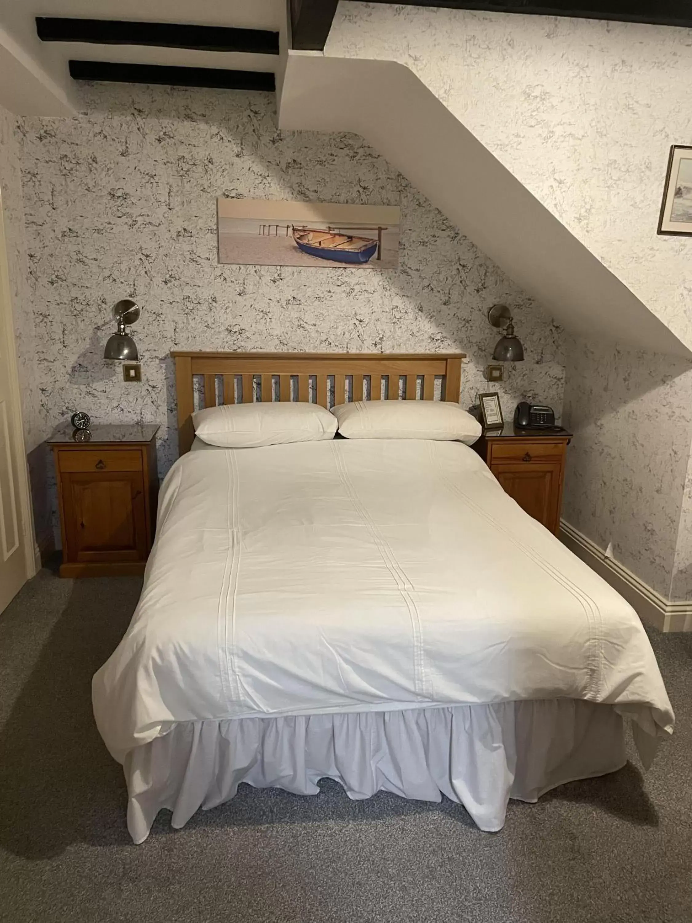 Bedroom, Bed in The Olde Ship Inn