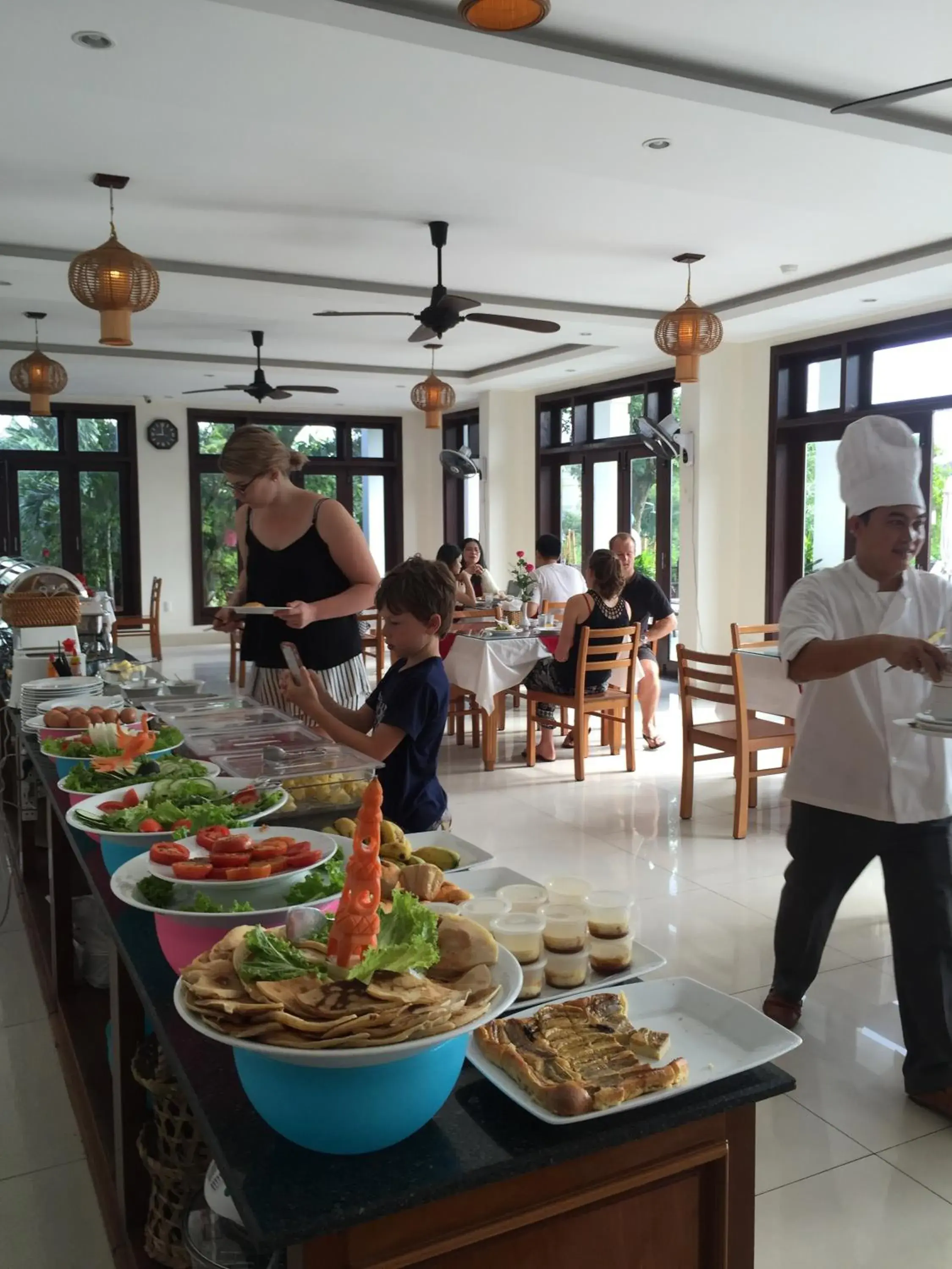 Buffet breakfast in Sunshine Hotel