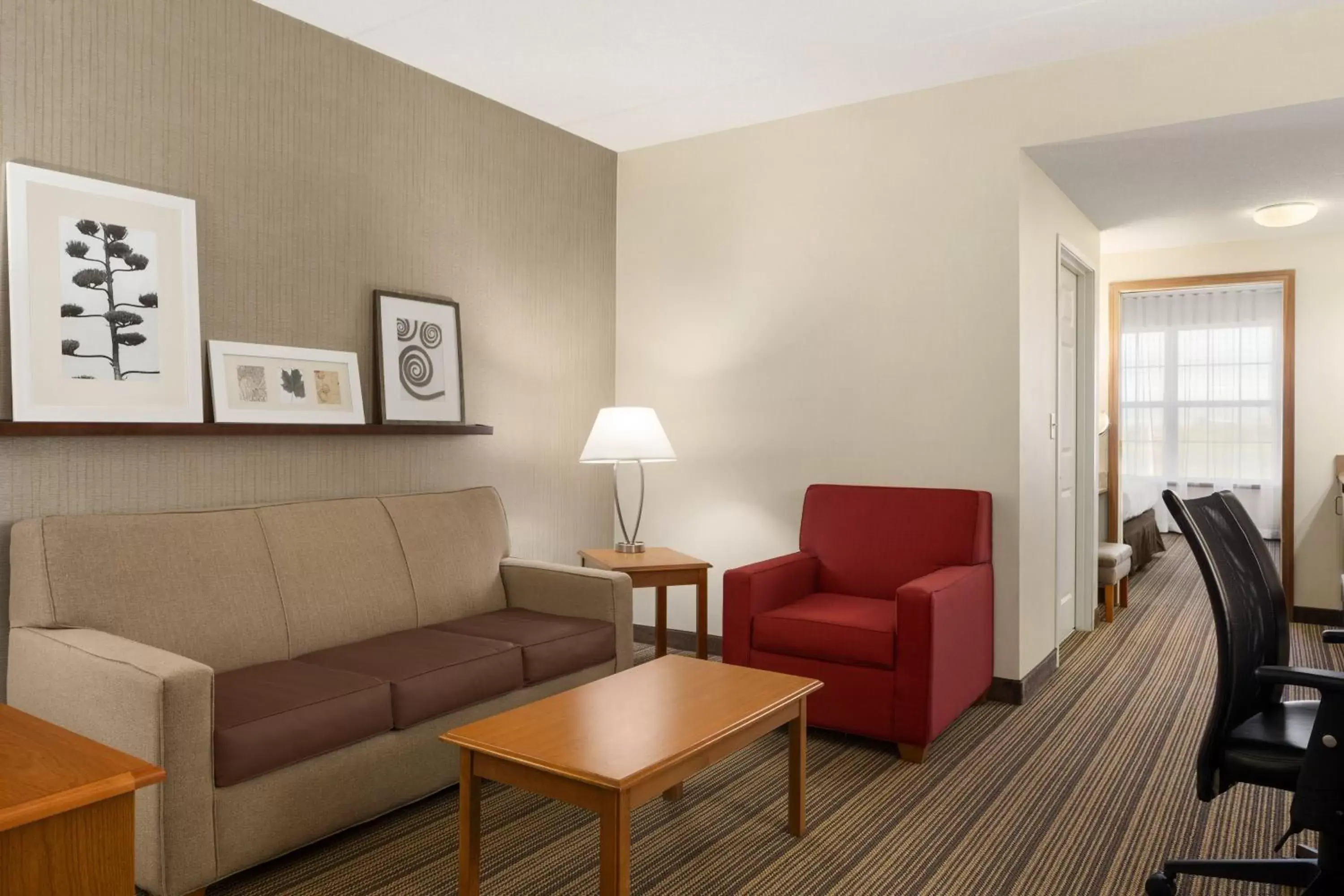 Day, Seating Area in Country Inn & Suites by Radisson, Findlay, OH
