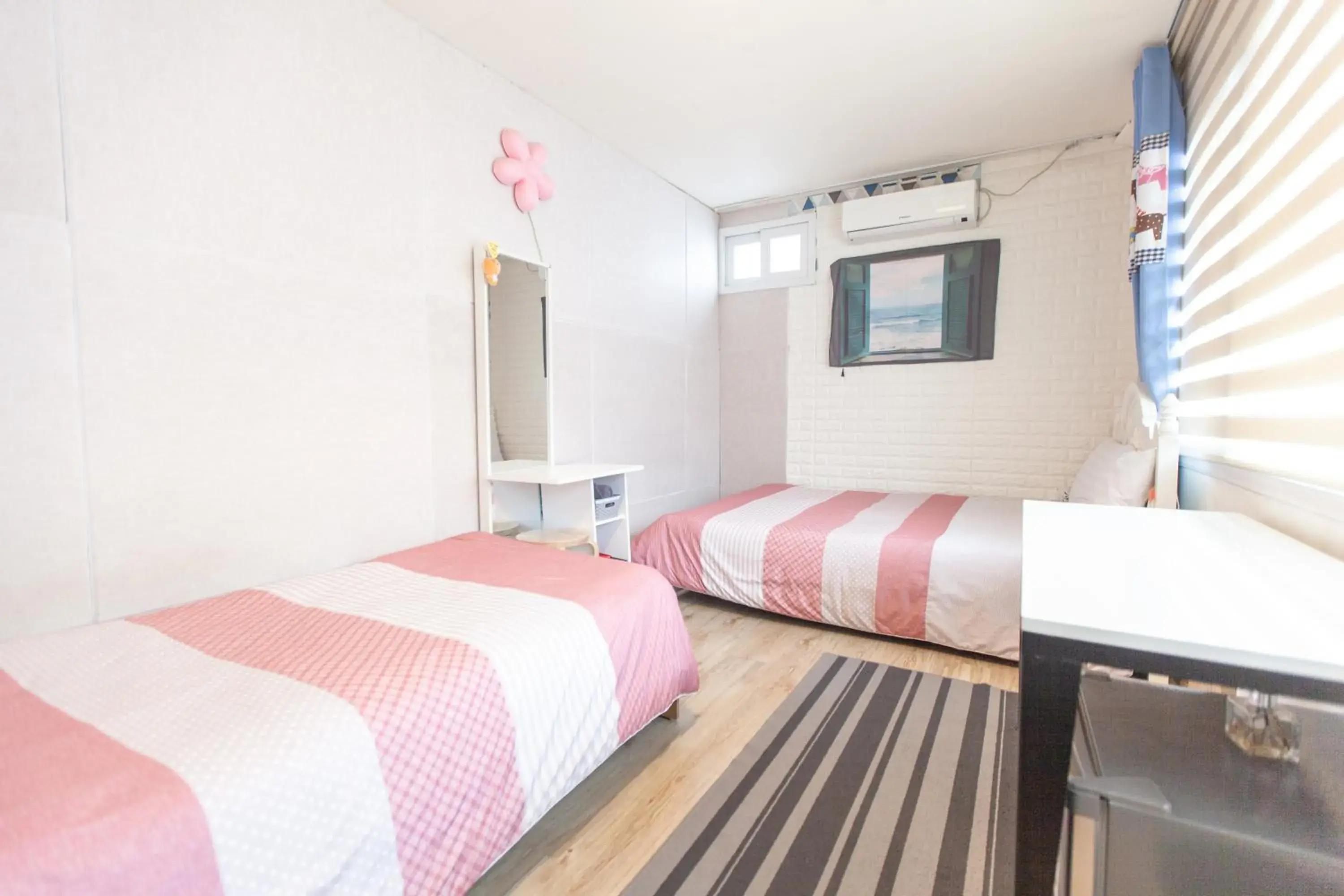 Photo of the whole room, Bed in Hongdae Style Guesthouse