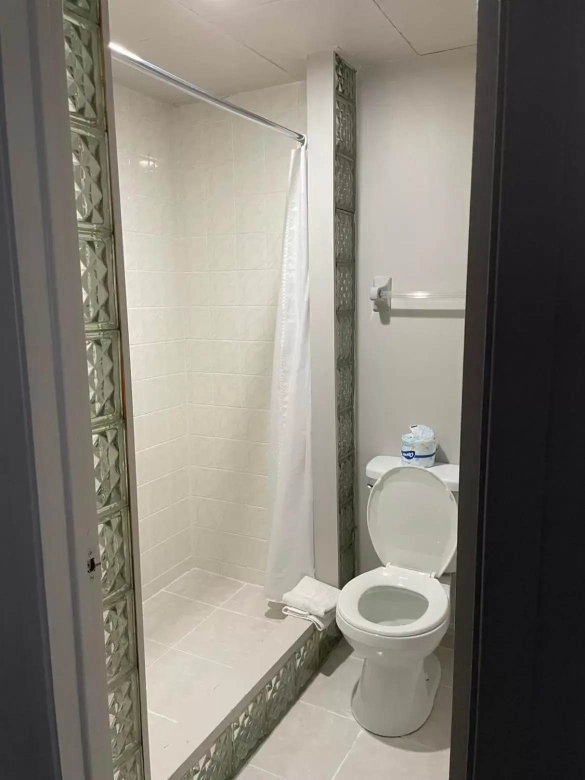 Toilet, Bathroom in Motel du rosier