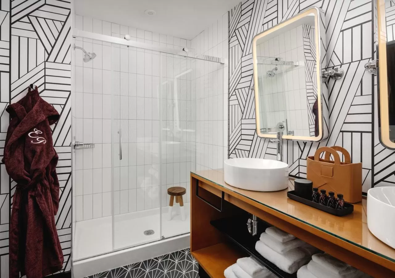 Shower in Hotel Tupelo, a Wyndham Hotel