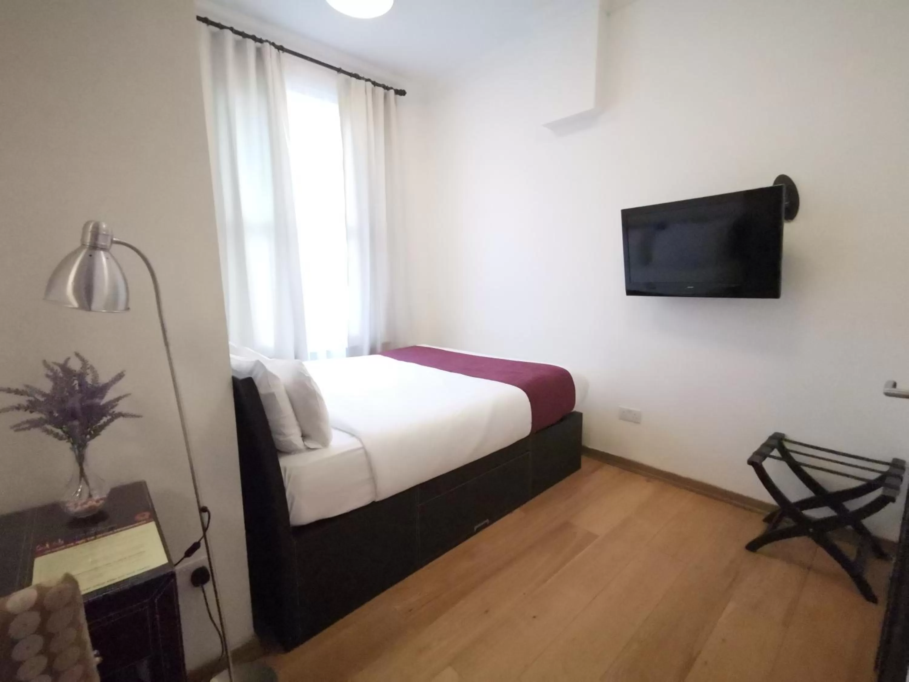 Bed in The Royale Chulan Hyde Park Hotel