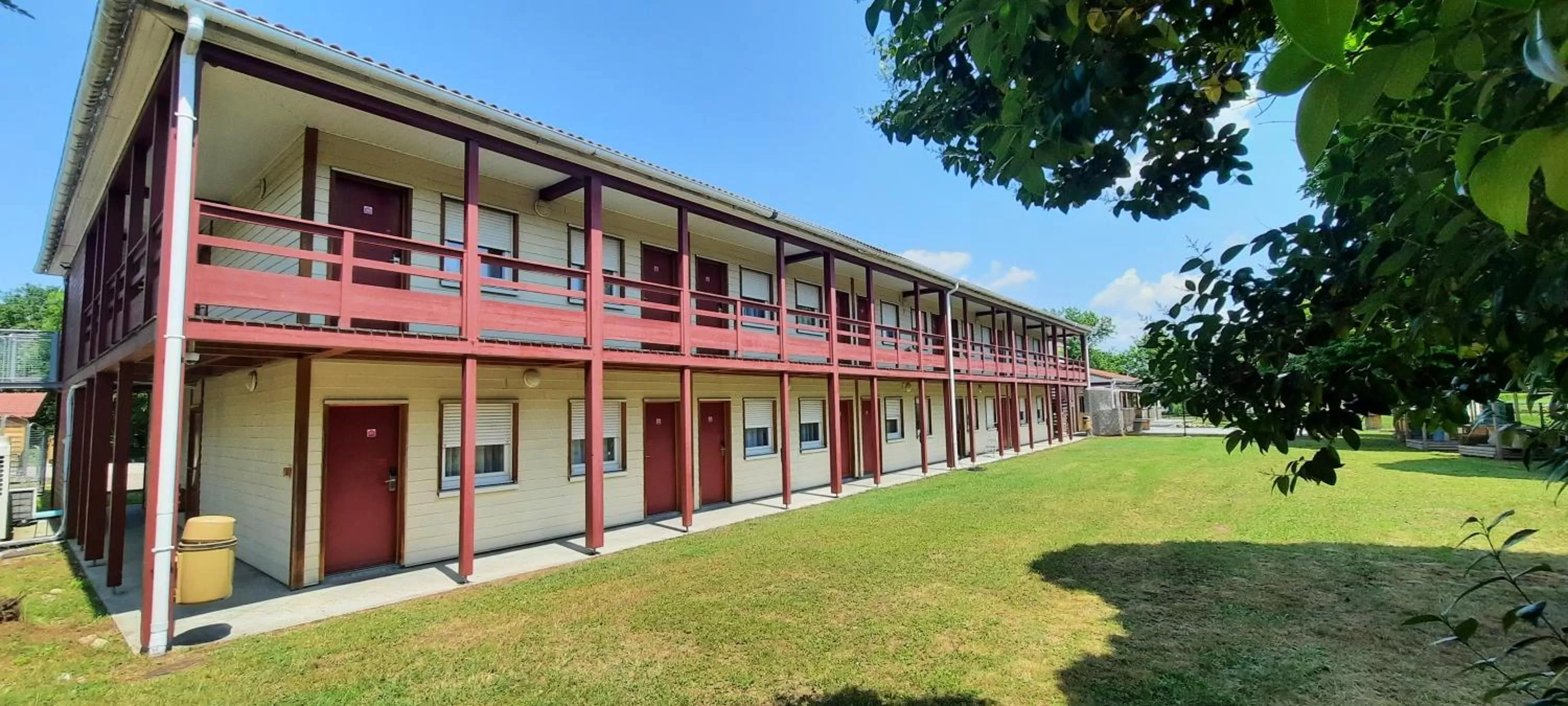 Property building in Hôtel Lémand Lyon Est - Villefontaine