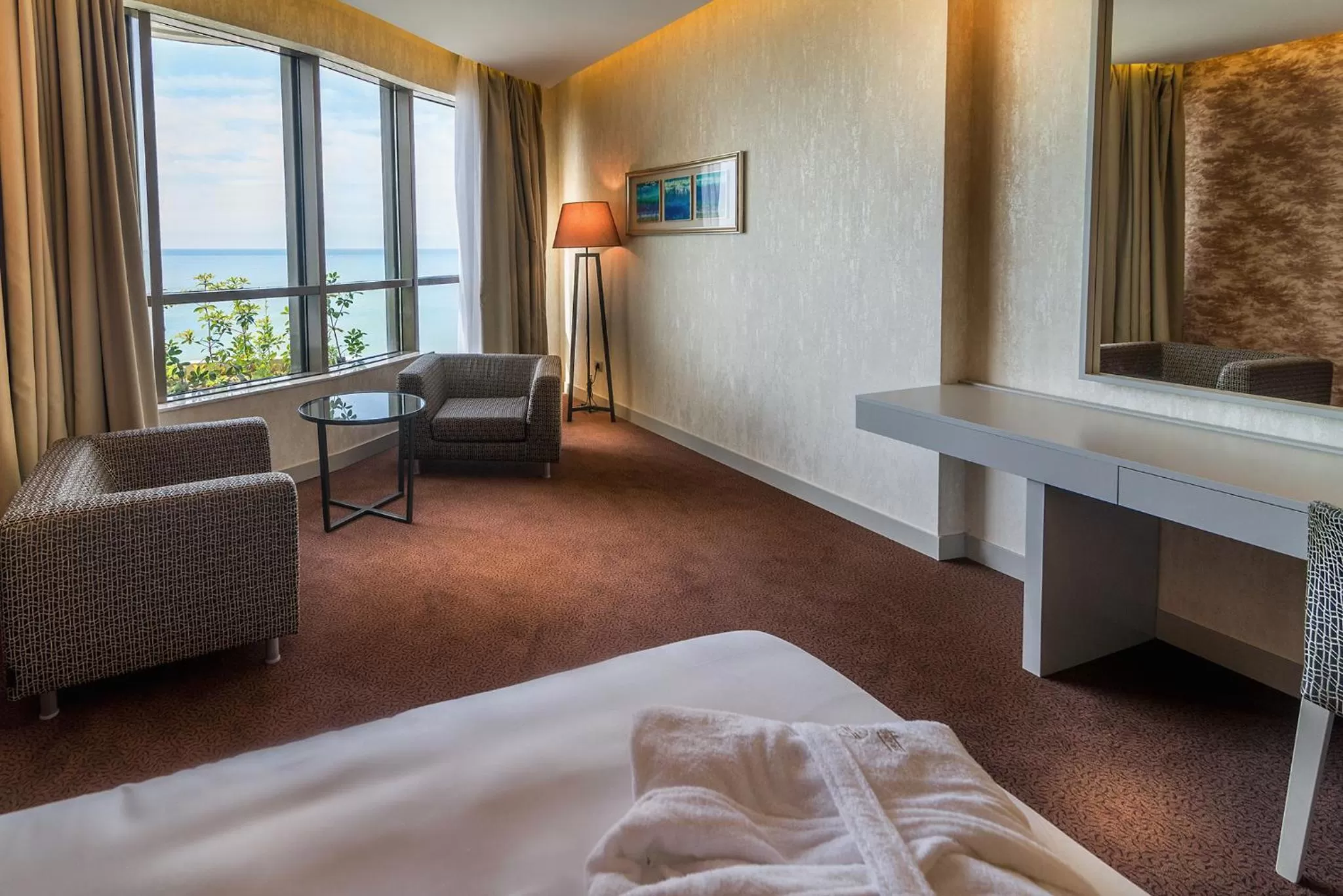 Bedroom, Bed in The Grand Gloria Hotel