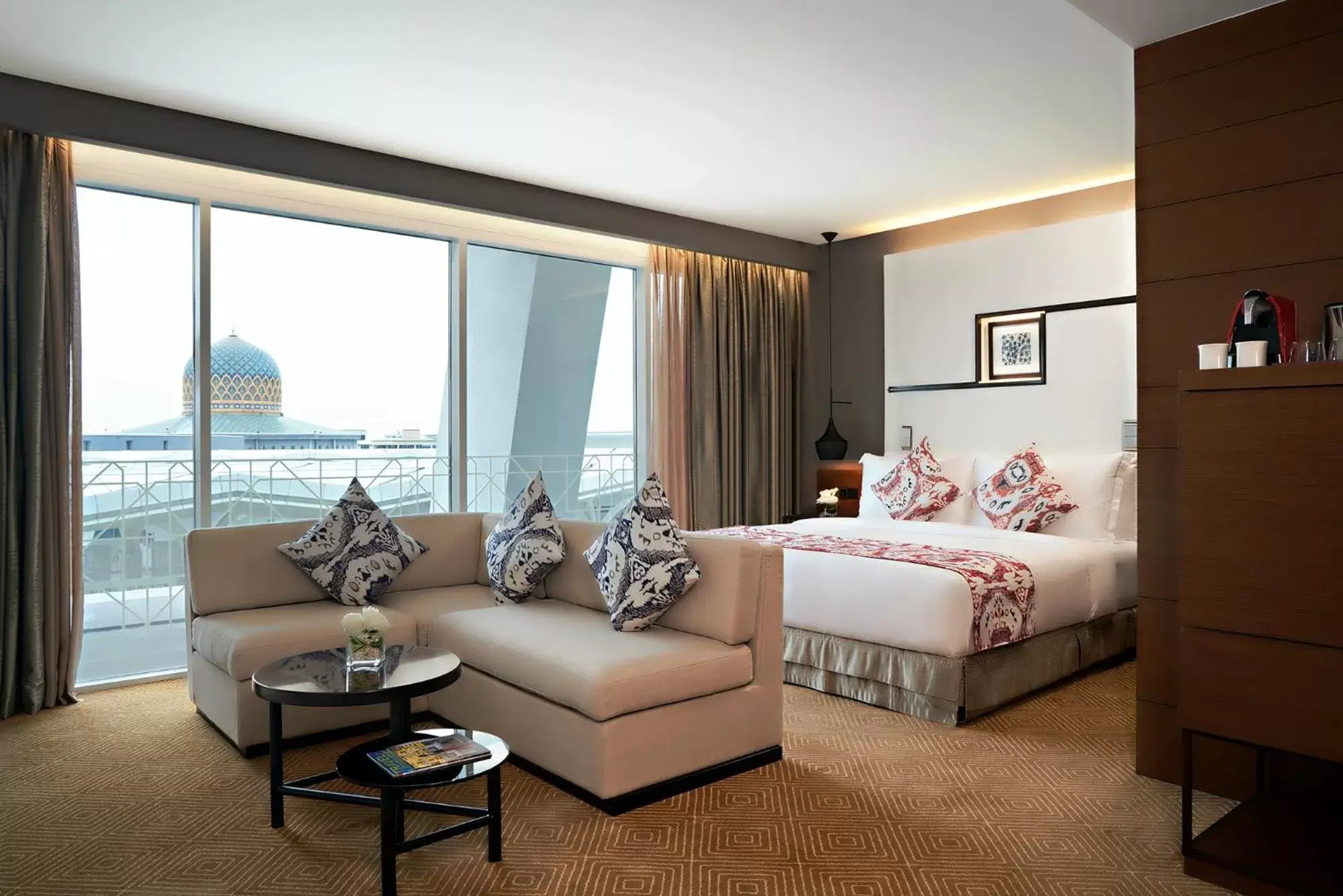 Bed in Movenpick Hotel & Convention Centre KLIA