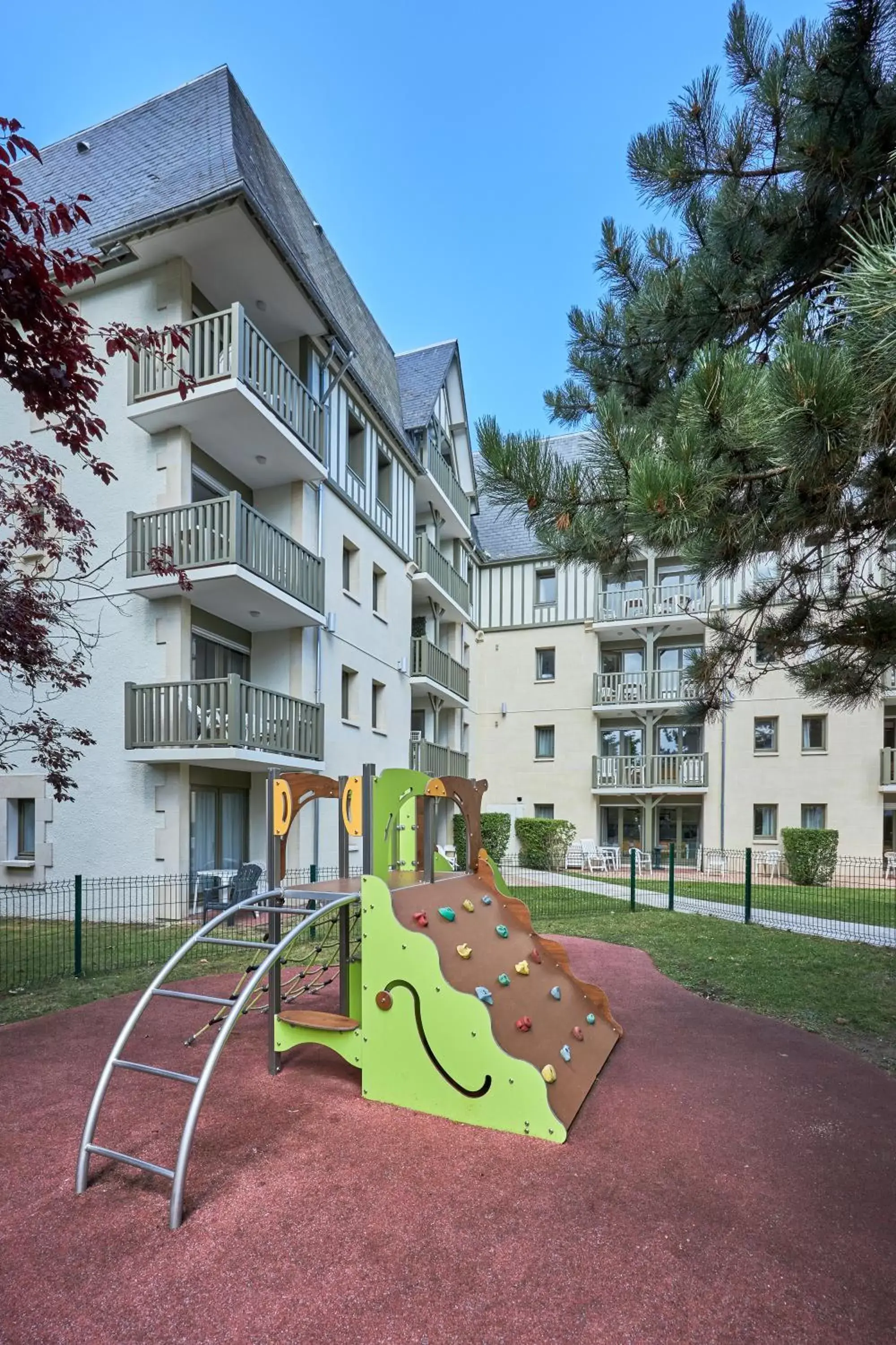 Property building, Children's Play Area in Residence Pierre & Vacances Les Embruns