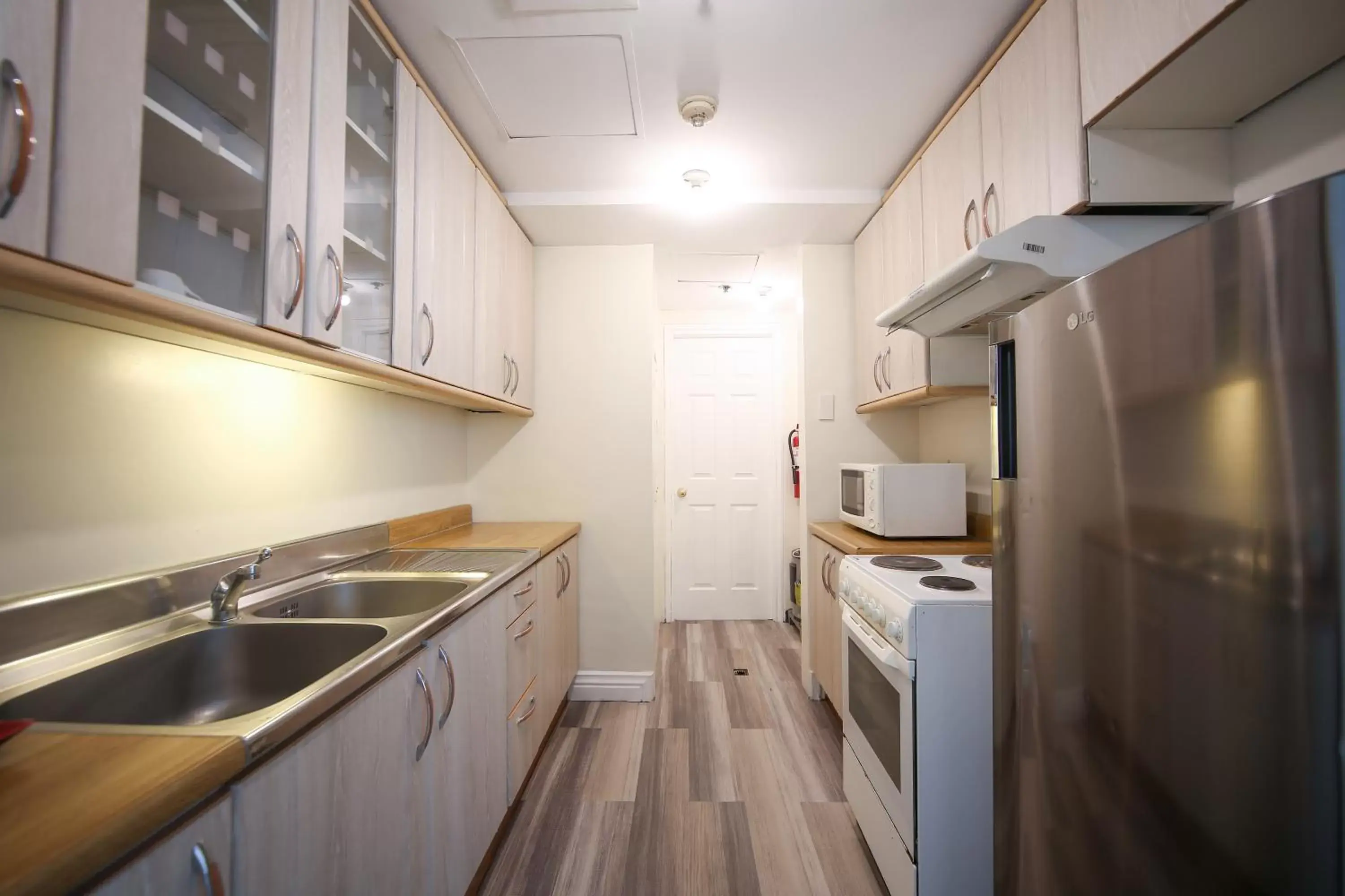 Kitchen or kitchenette, Kitchen/Kitchenette in Infinity Tower Suites