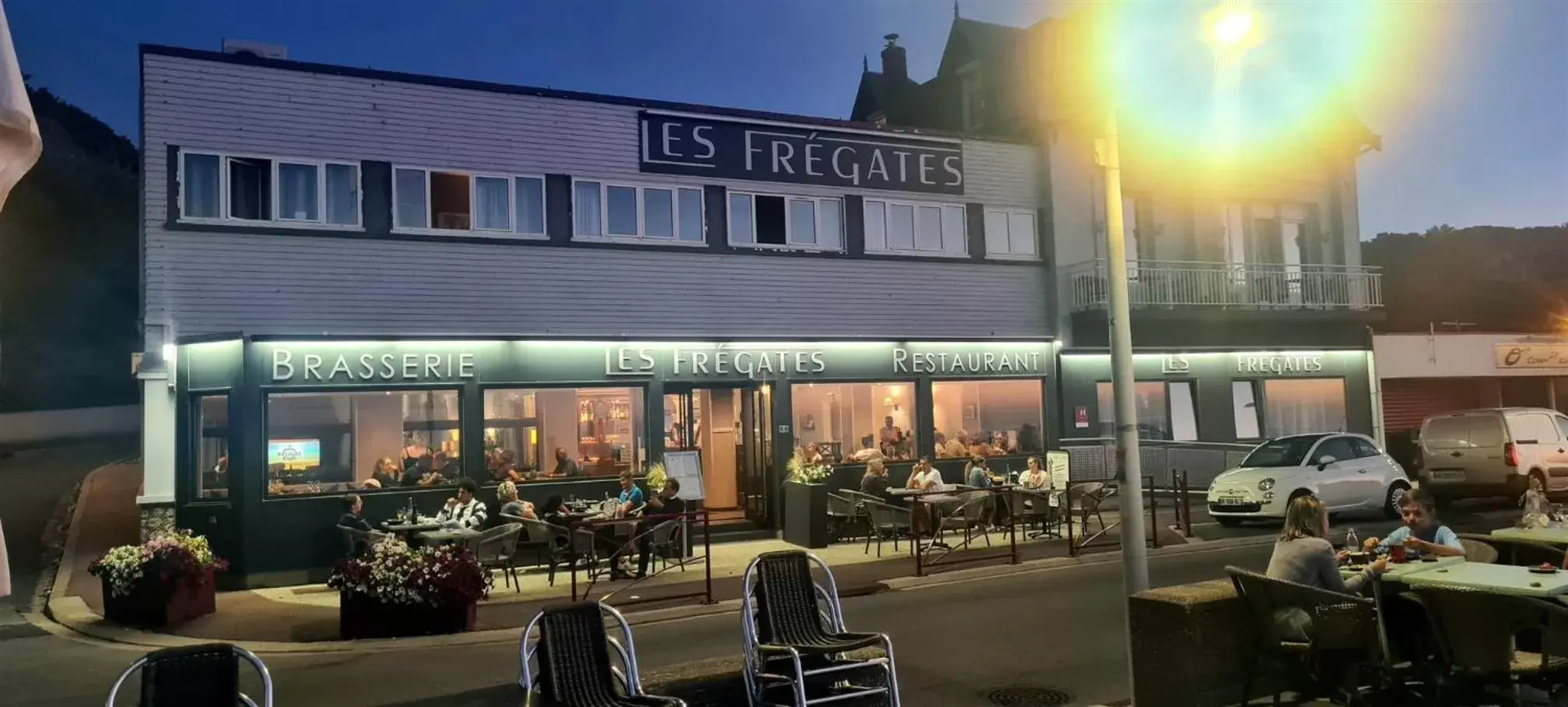 Property building, Restaurant/Places to Eat in Les Fregates