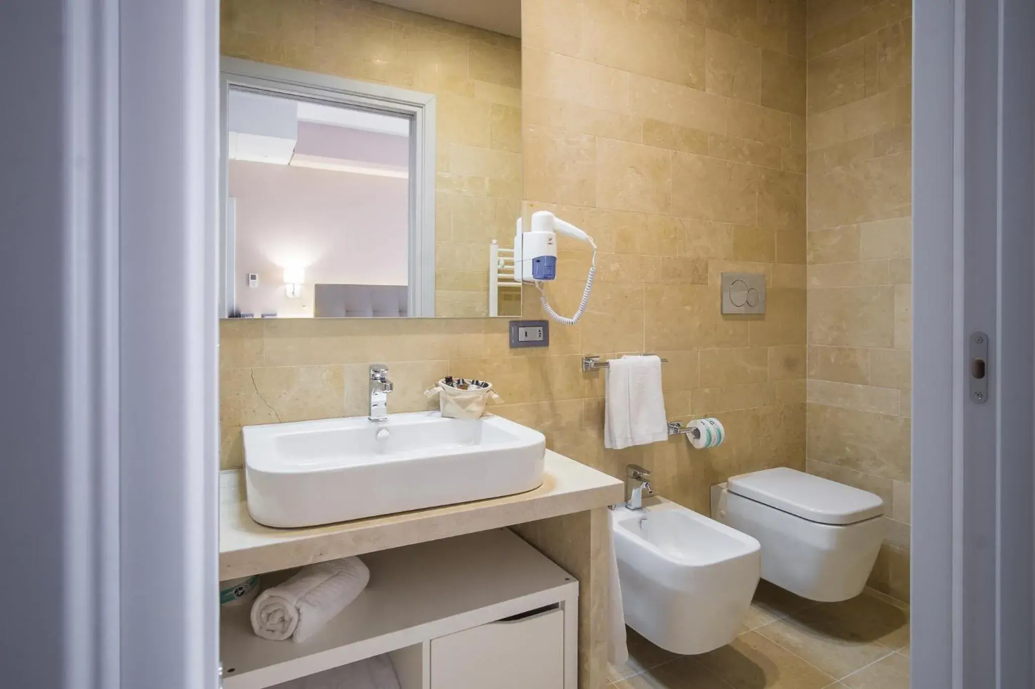 Bathroom in Netum Hotel