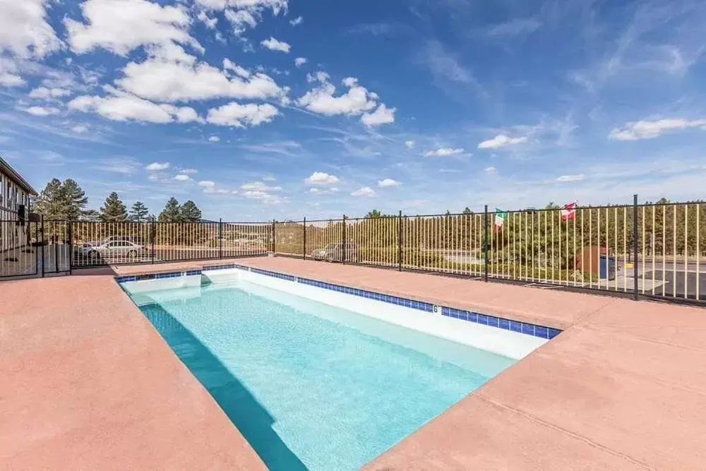 Swimming Pool in SureStay Hotel by Best Western Williams - Grand Canyon