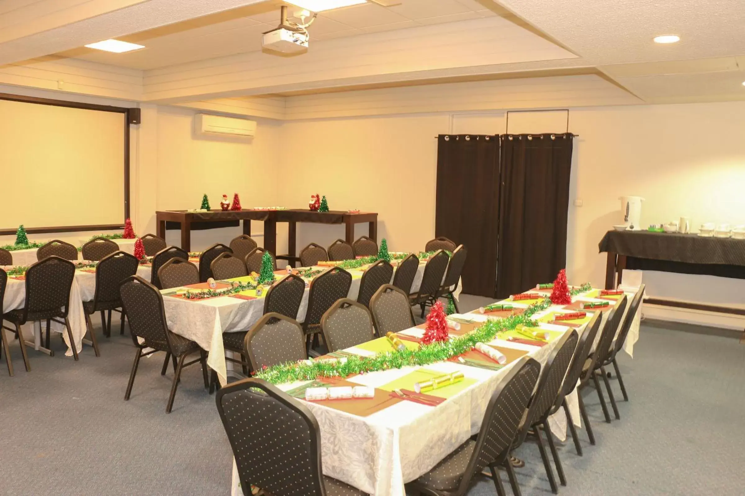 Banquet/Function facilities, Restaurant/Places to Eat in Brighton Hotel