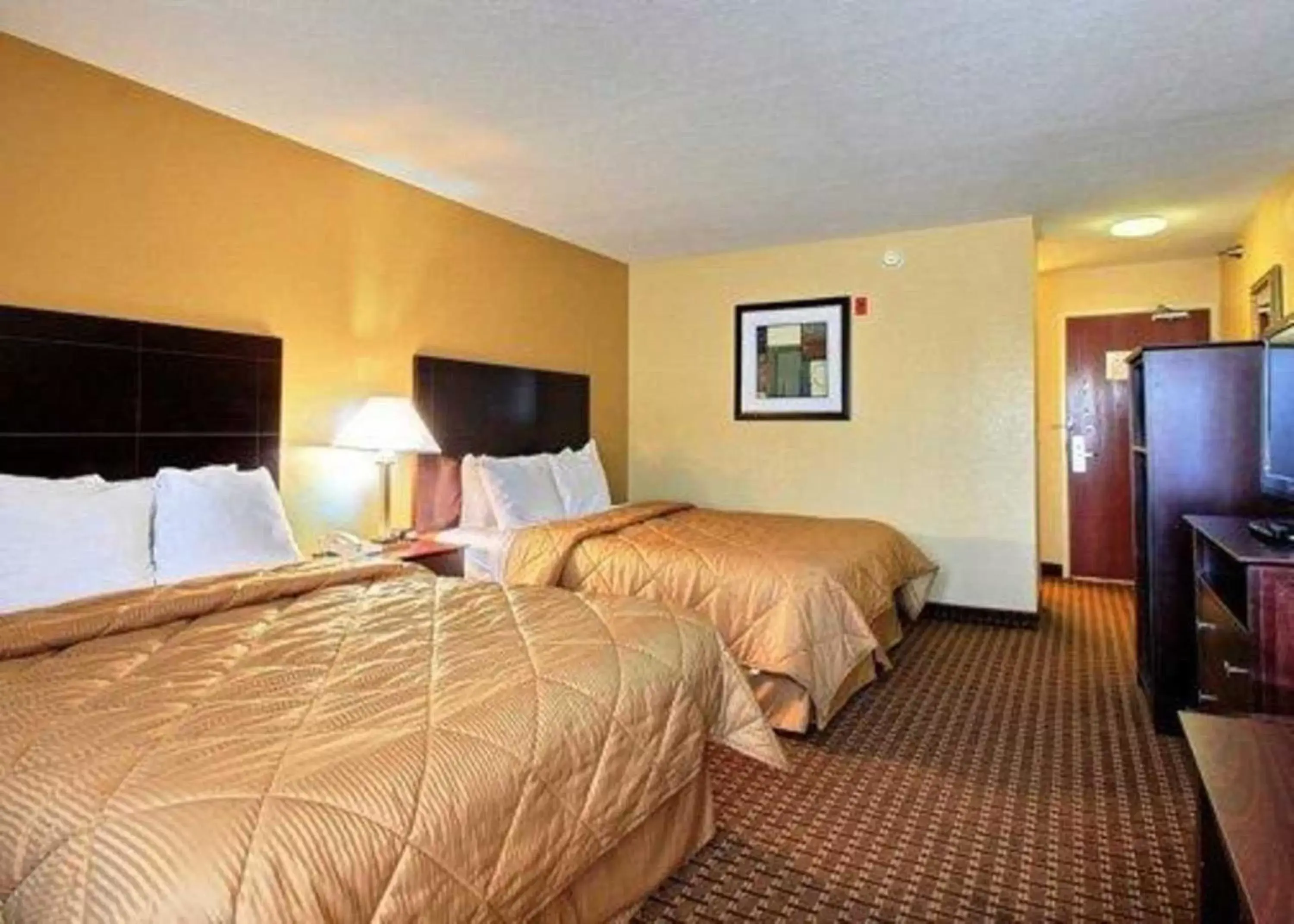 Queen Room with Two Queen Beds - Non-Smoking in Quality Inn