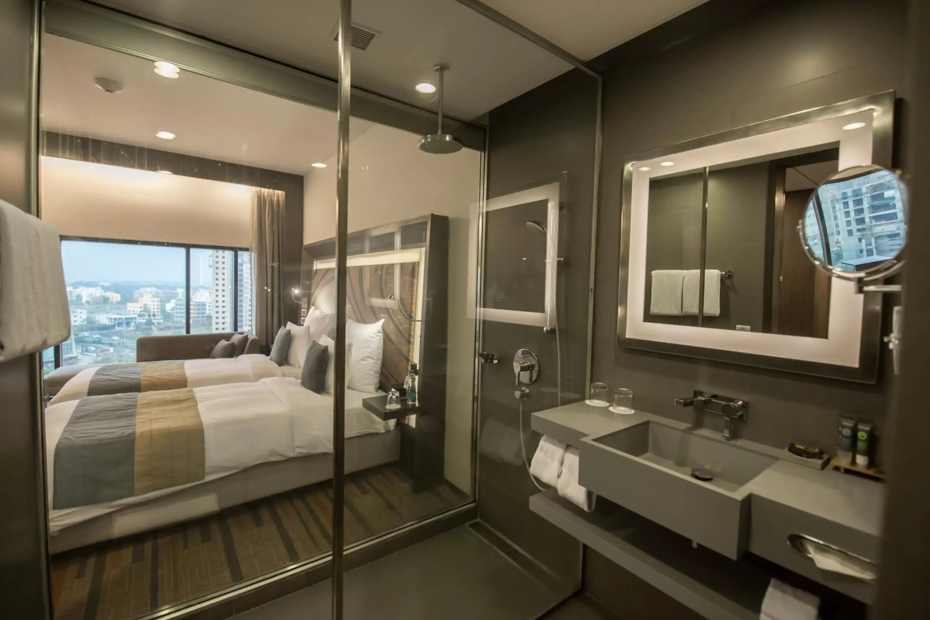 Bed, Bathroom in Novotel Kolkata Hotel and Residences