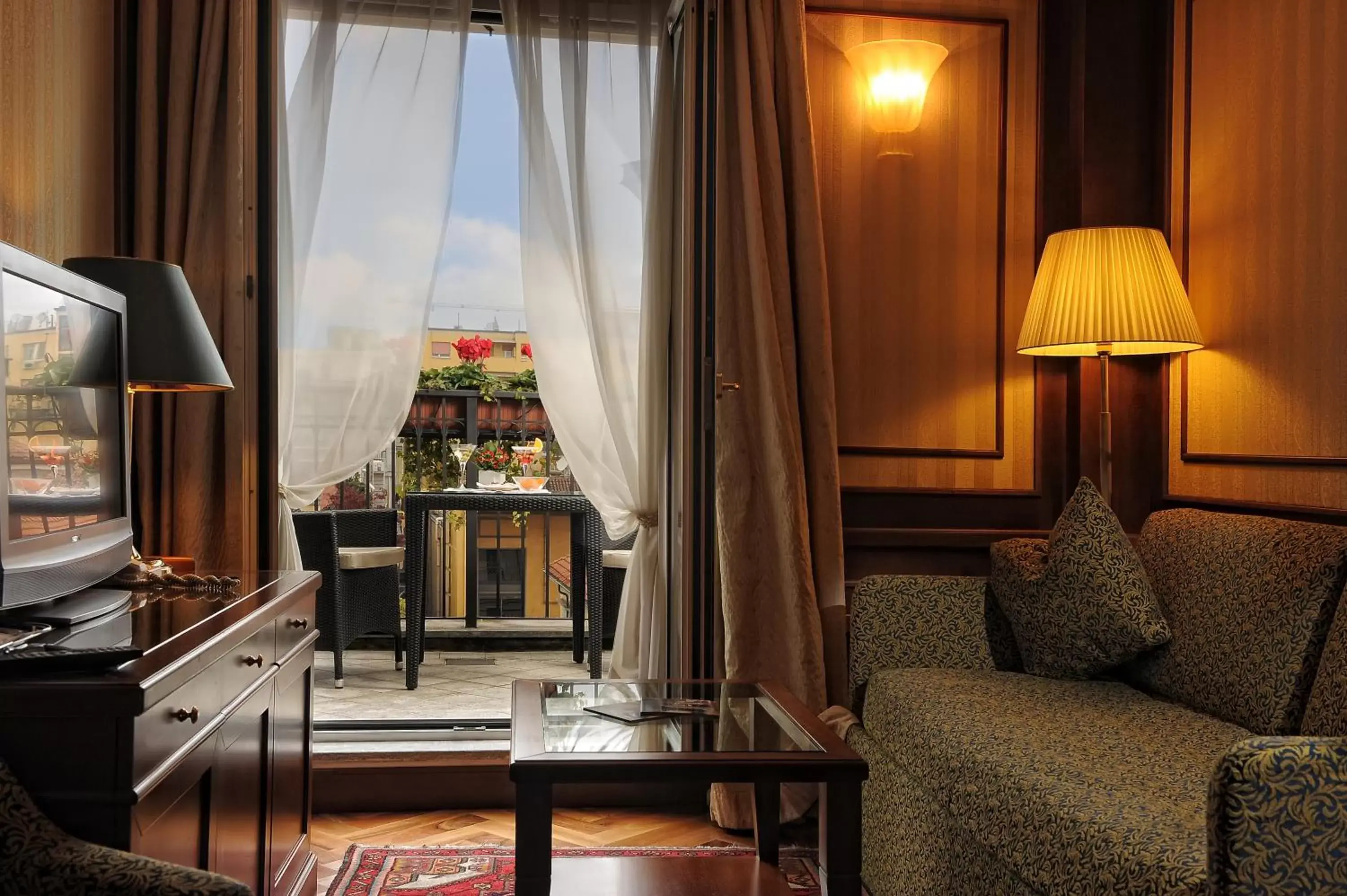 Balcony/Terrace, Seating Area in Hotel Manzoni