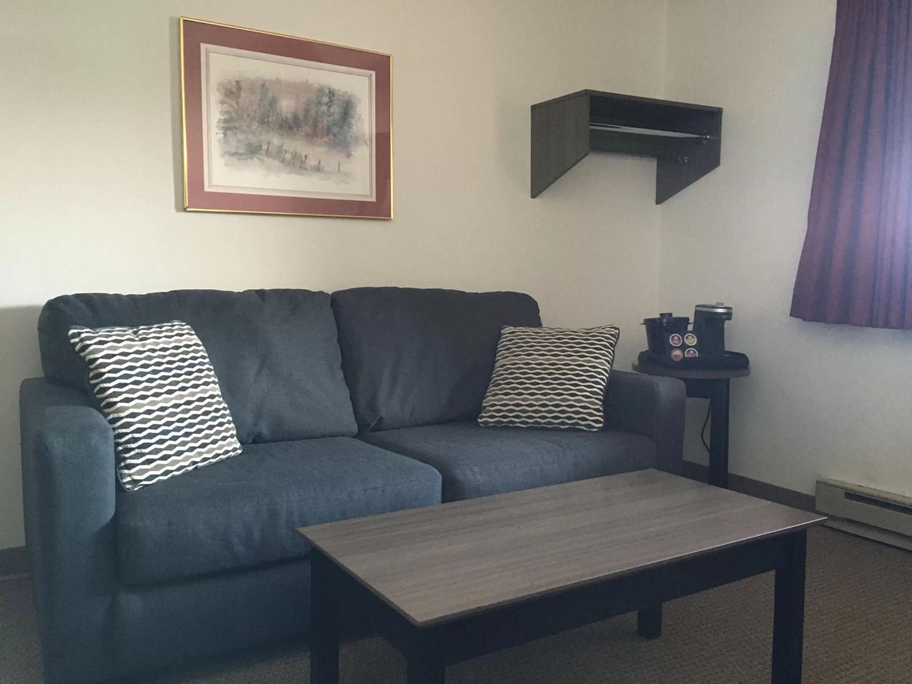 Seating Area in Lakes Area Inn