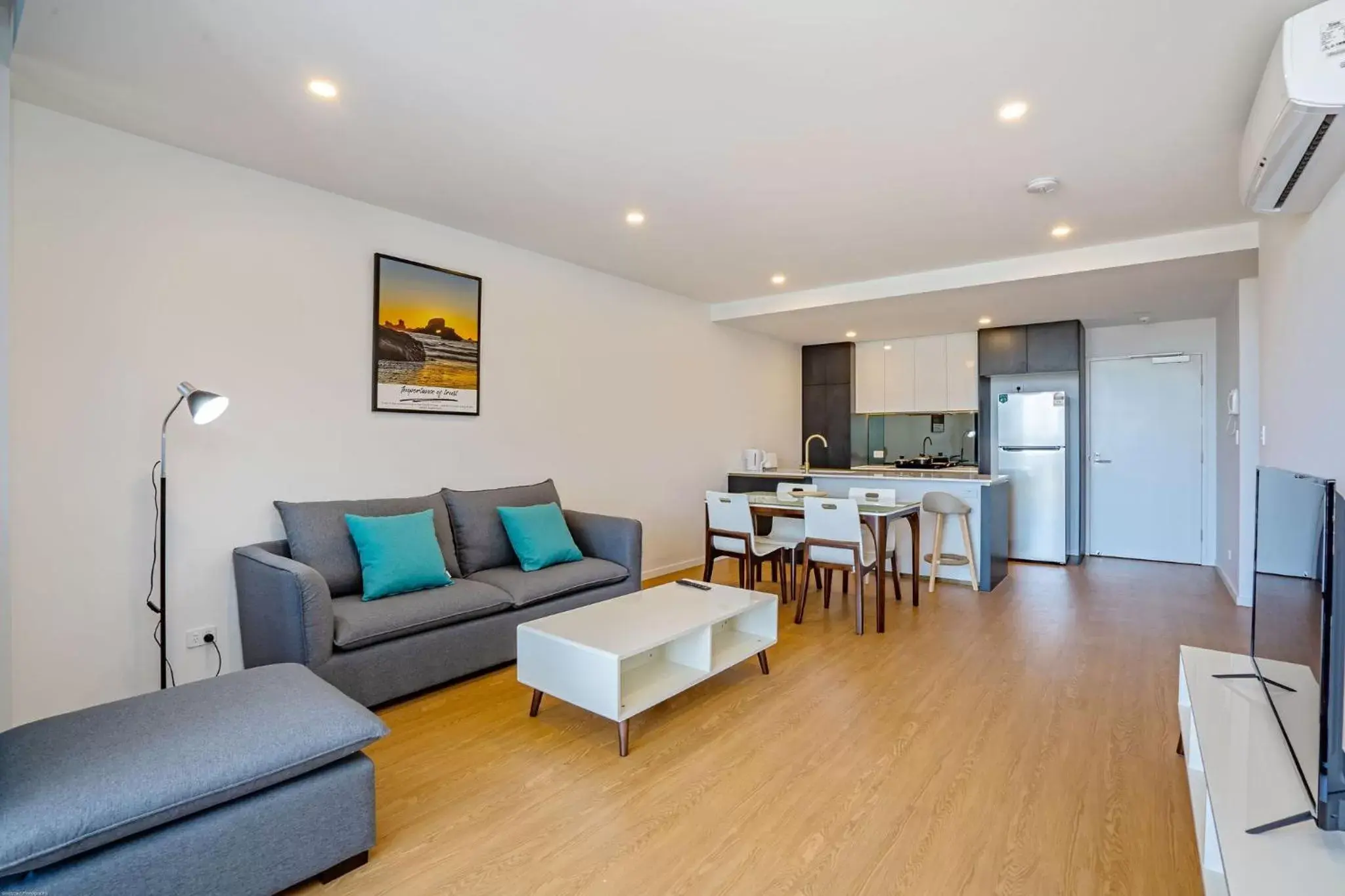 Kitchen or kitchenette, Seating Area in Peninsular Gold Coast