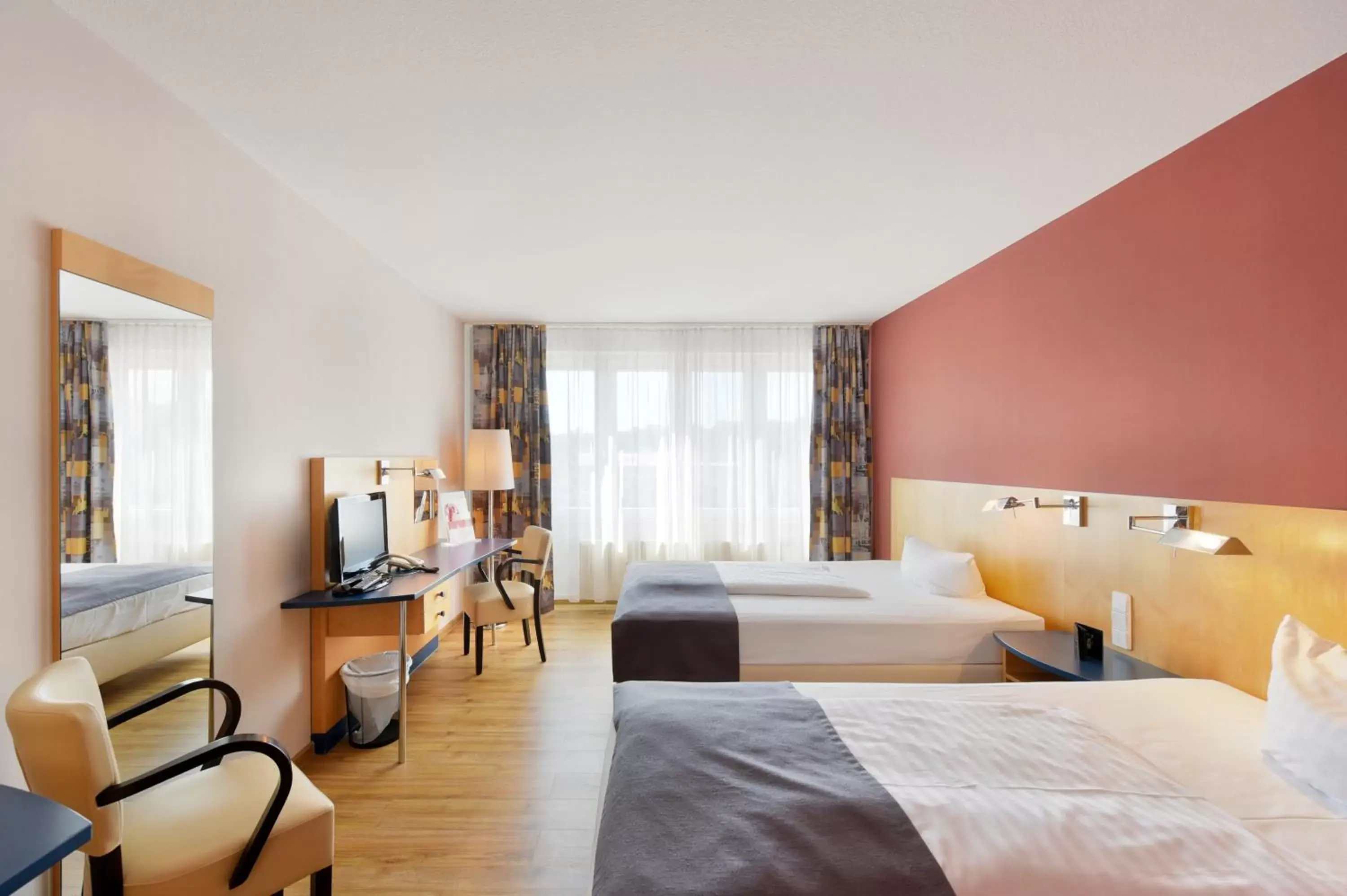 Photo of the whole room in Amedia Dresden Elbpromenade, Trademark Collection by Wyndham