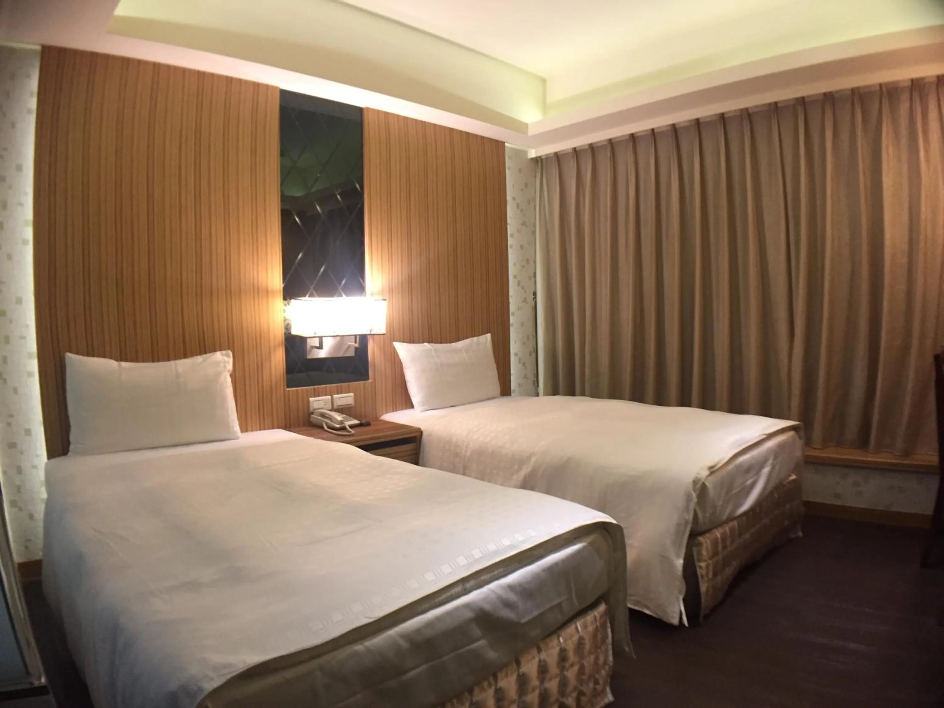 Bed in Paris Business Hotel