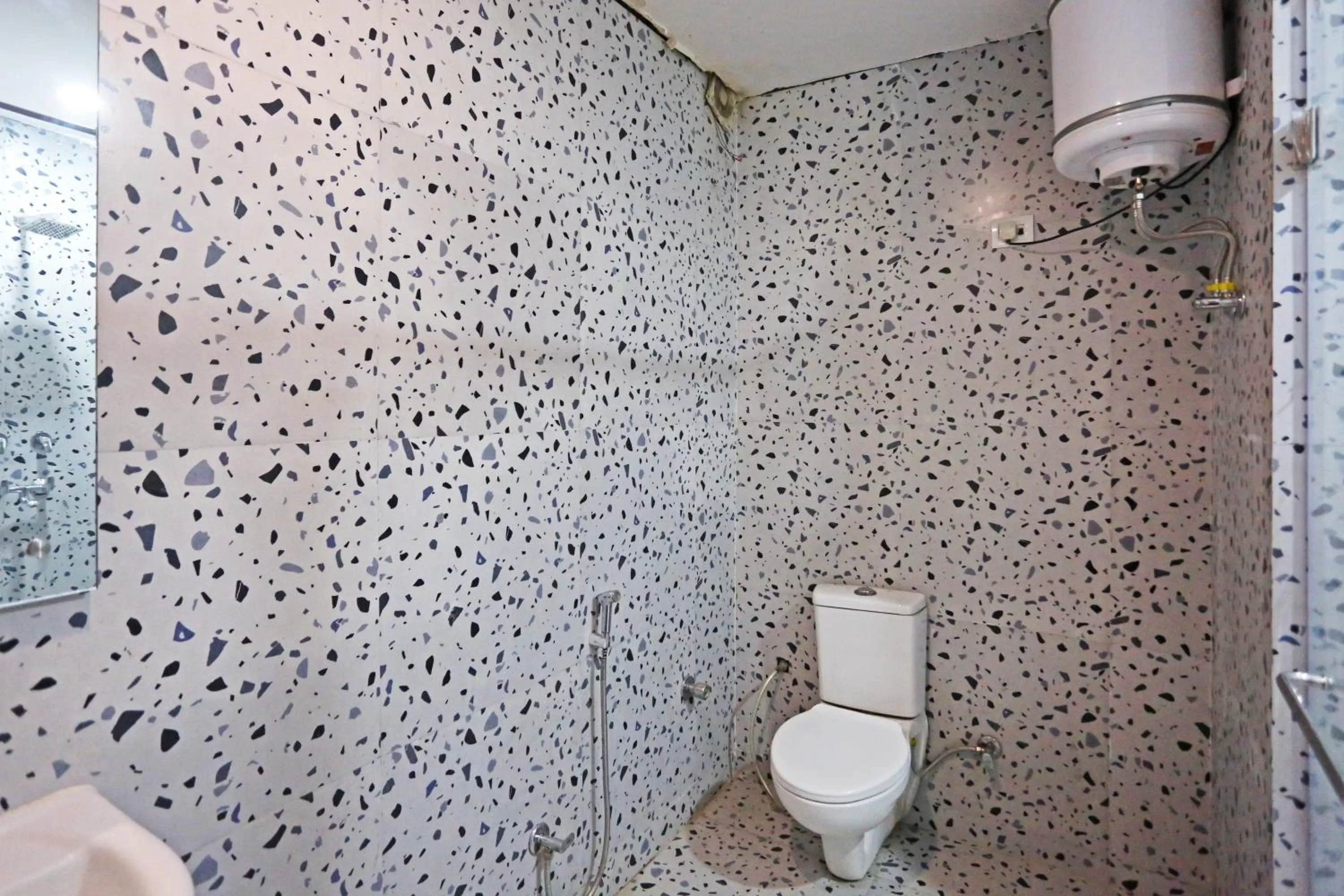 Shower, Bathroom in Frankstay By Hotel Preet in 05 mints walking Distance Nizamuddin Railway Station