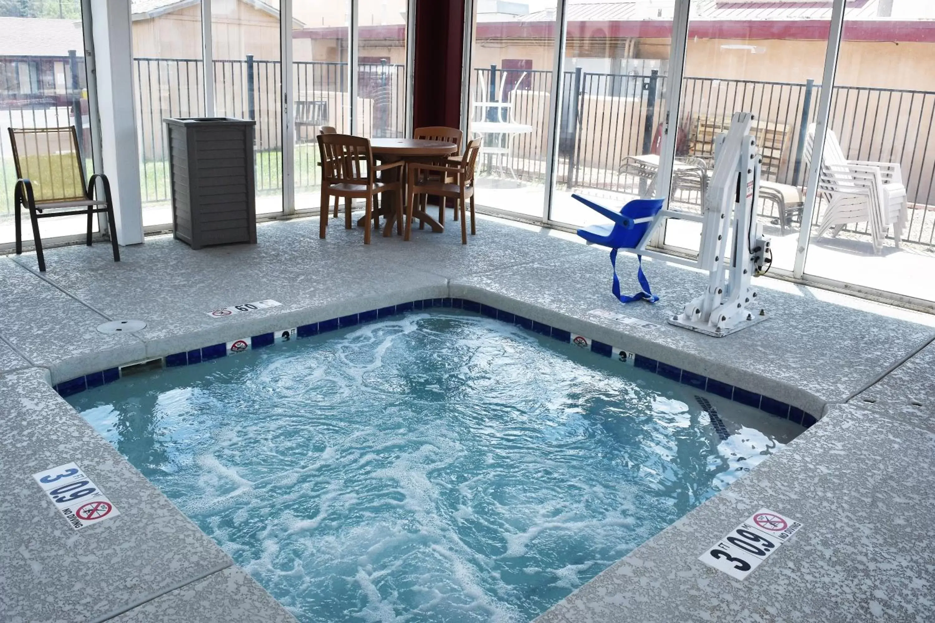 Hot Tub, Swimming Pool in Super 8 by Wyndham NAU/Downtown Conference Center