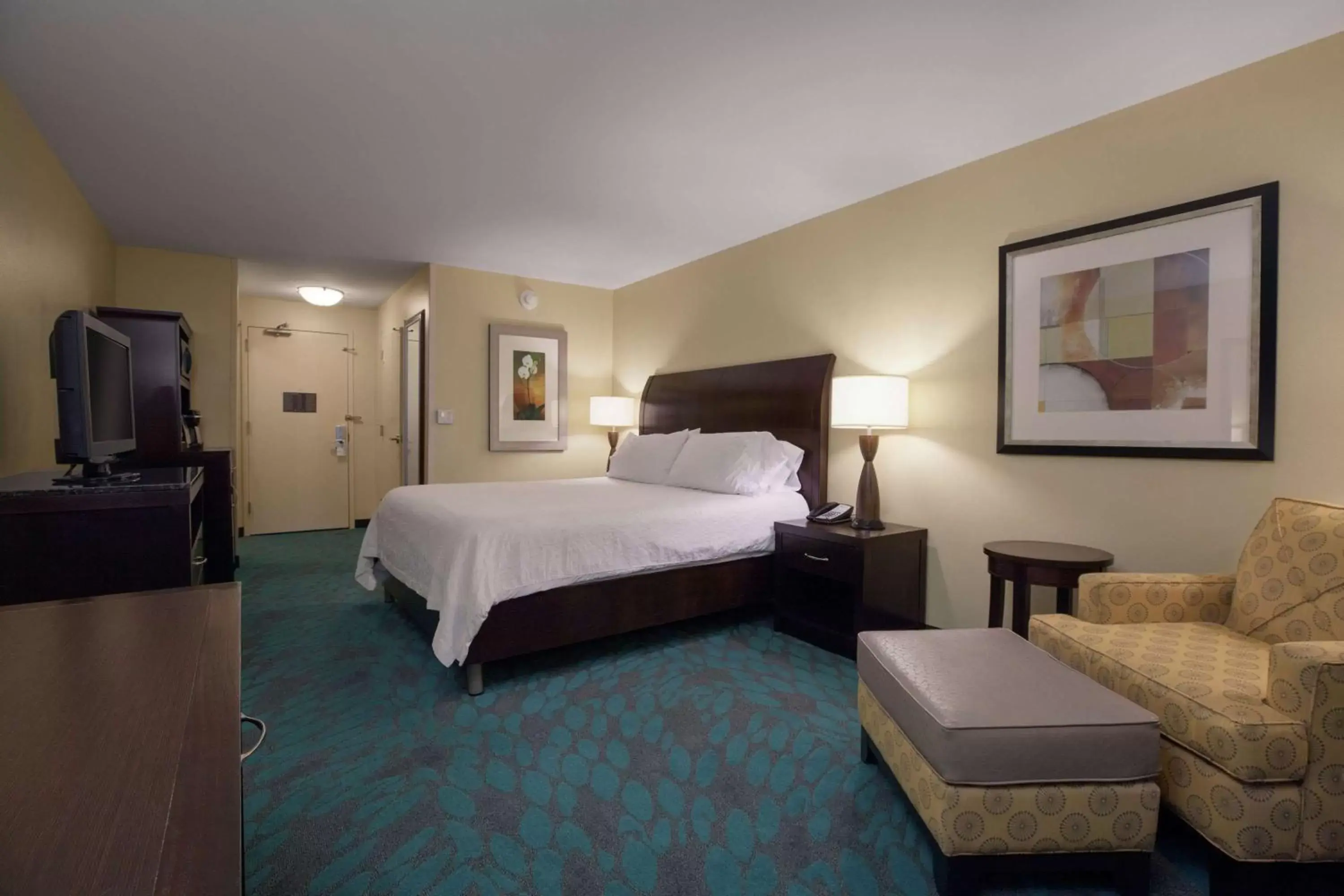 King Room with Roll-In Shower - Hearing Disability Access in Hilton Garden Inn Fargo