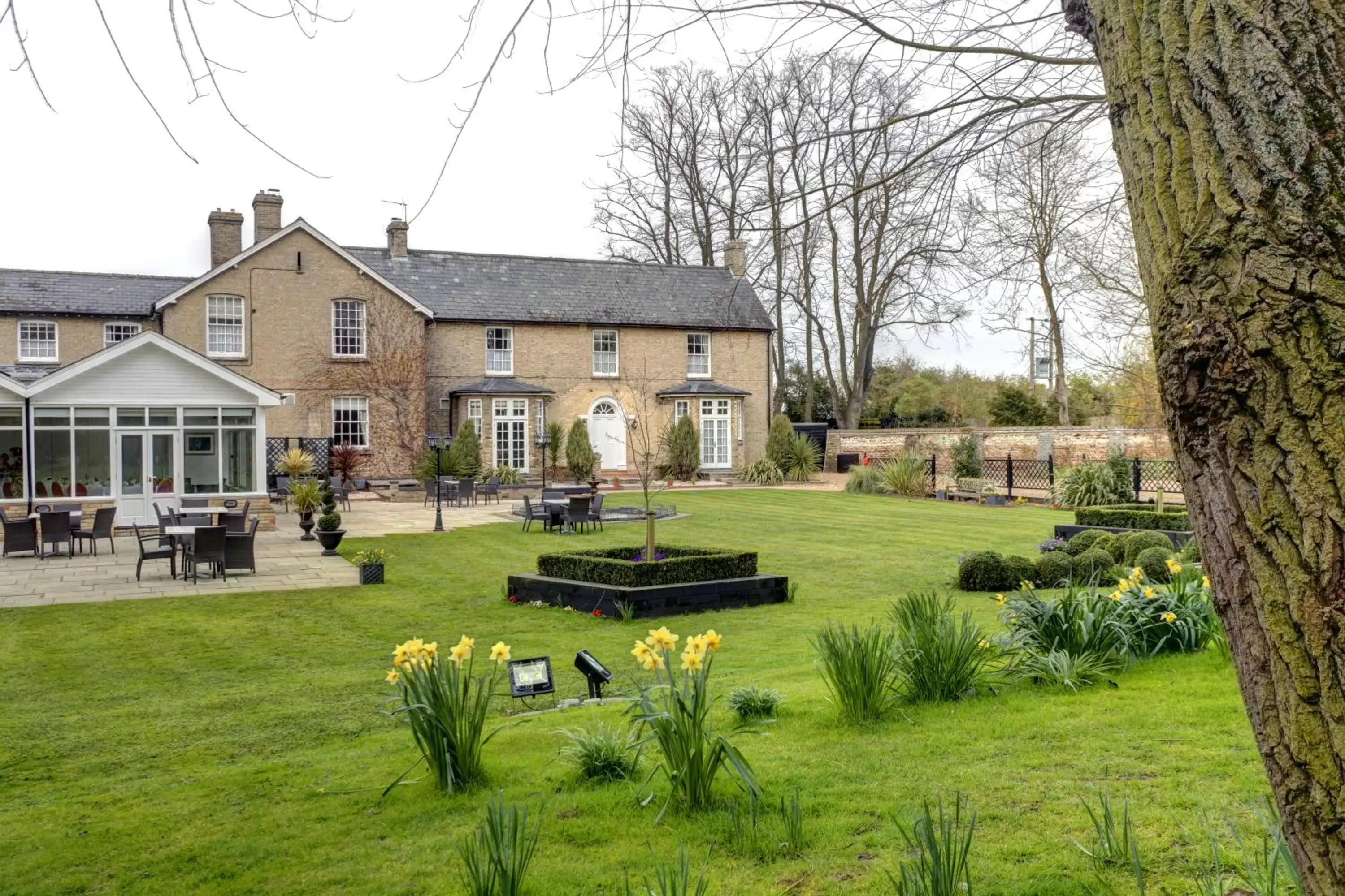 Garden, Property Building in Quy Mill Hotel & Spa, Cambridge