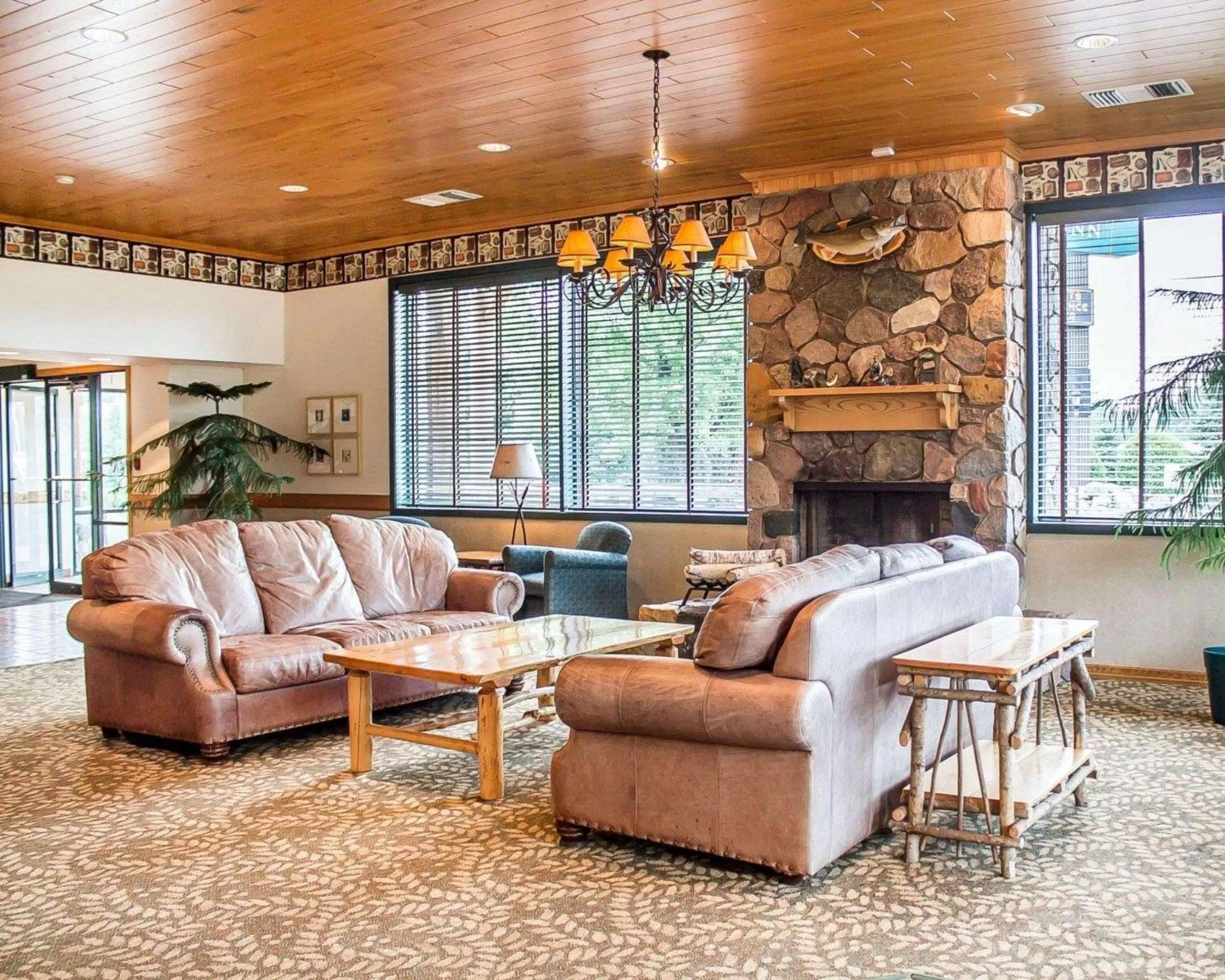 Lobby or reception in Quality Inn Rhinelander