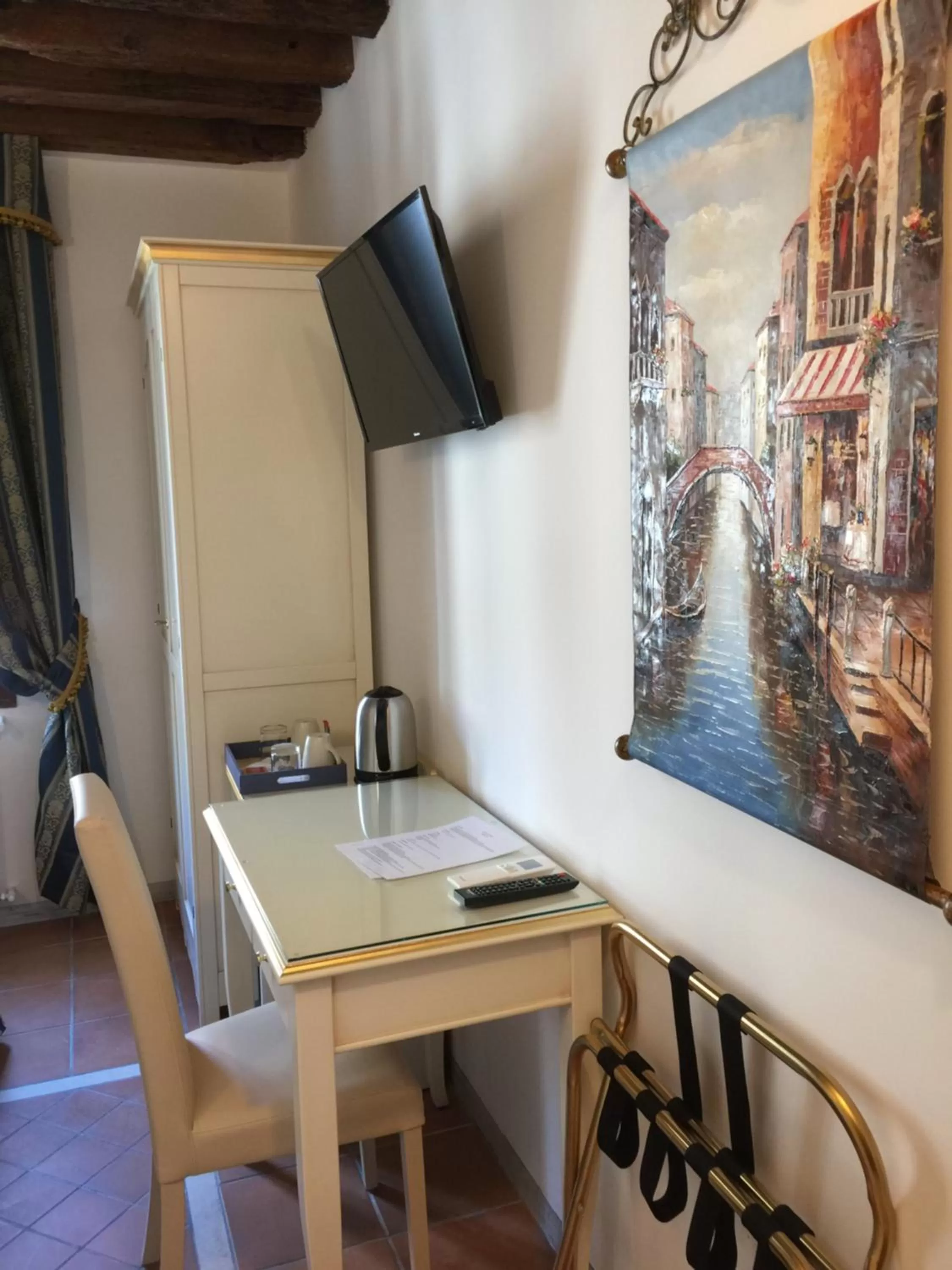 TV and multimedia in Al Mascaron Ridente