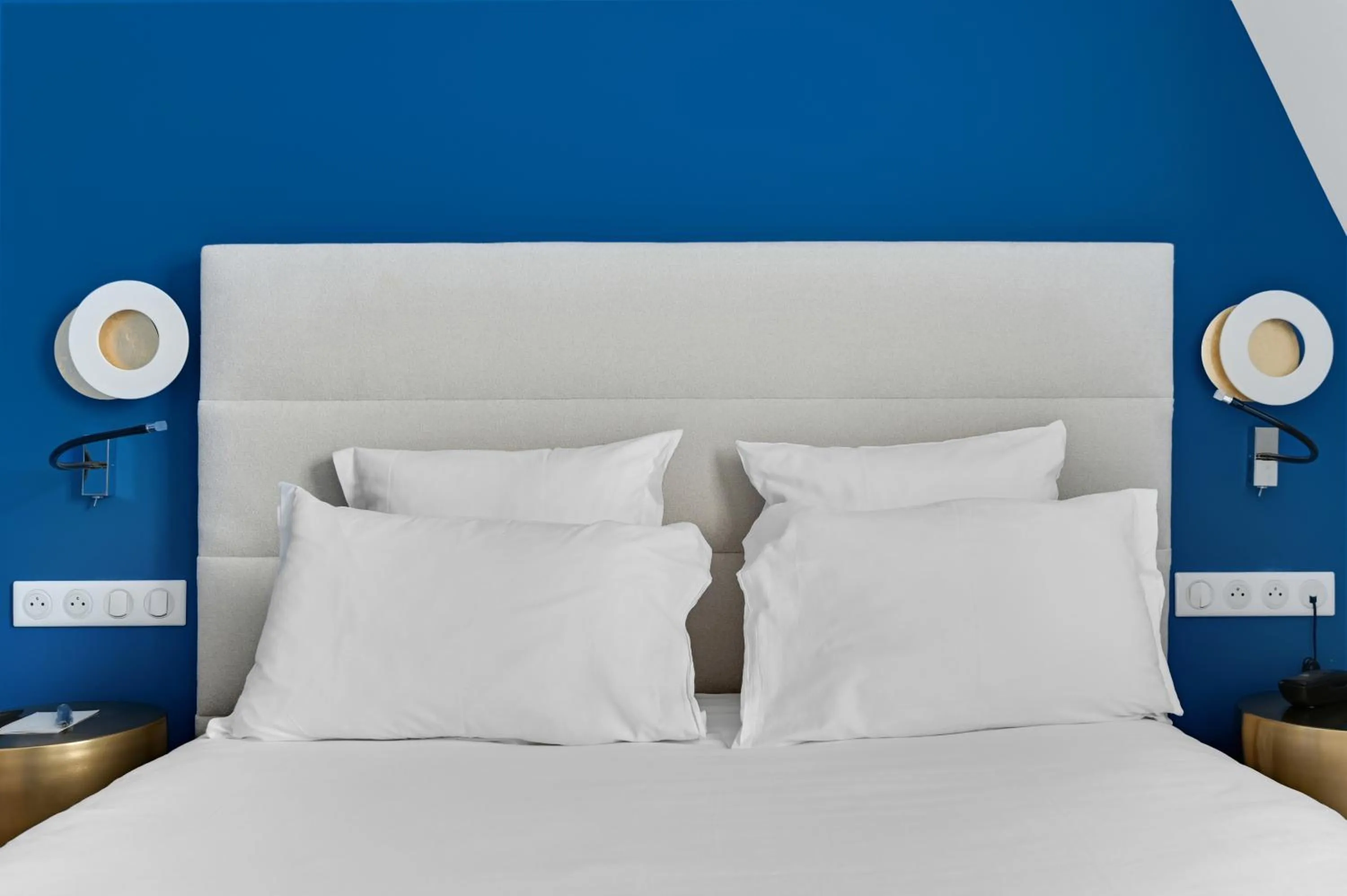 Bed in Hotel Elysees Opera